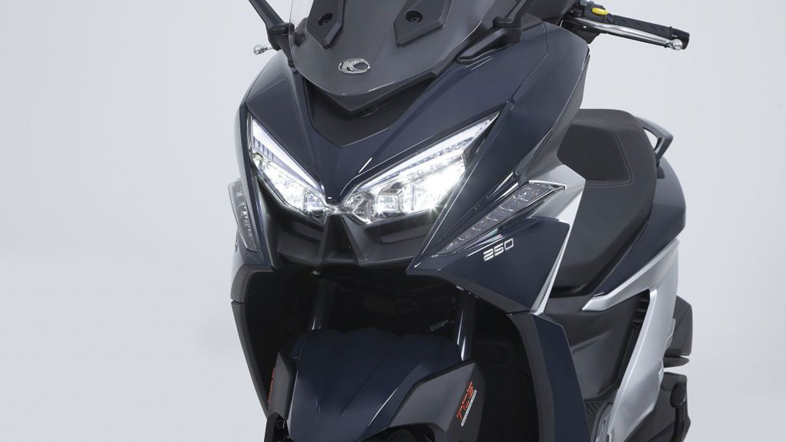 Η τιμή των 4.595 ευρώ το τοποθετεί δυναμικά απέναντι σε κάθε αντίπαλο της κατηγορίας, δίνοντας στους αναβάτες ένα πακέτο με σύγχρονη σχεδίαση, αποδοτι