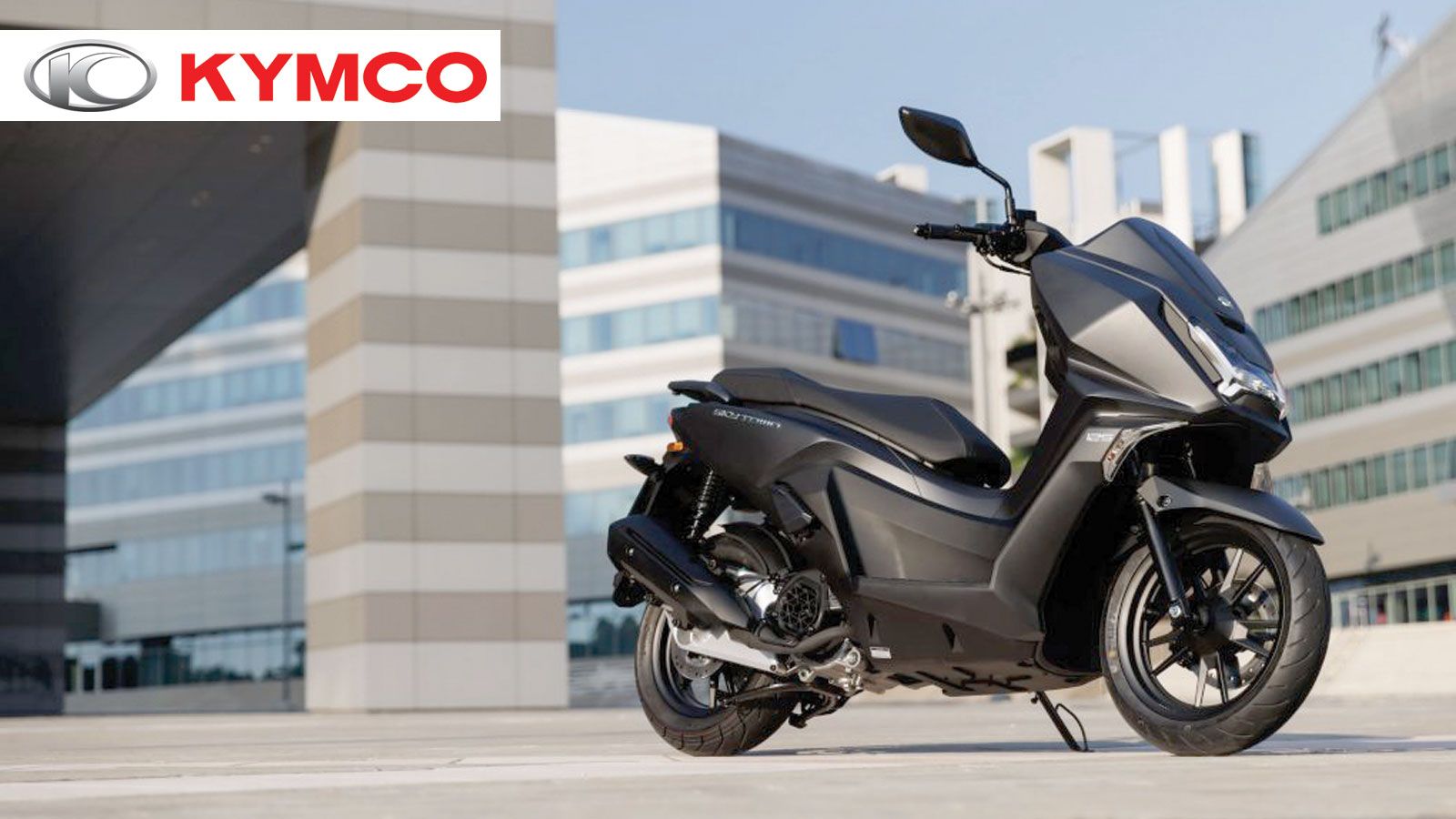Kymco Skytown 125 : Με GT σχεδιασμό και τα καλύτερα φρένα της κατηγορίας, καθώς φρενάρει μόλις σε 27,4 μέτρα από τα 80 χλμ. / ώρα, σύμφωνα με τις μετρ