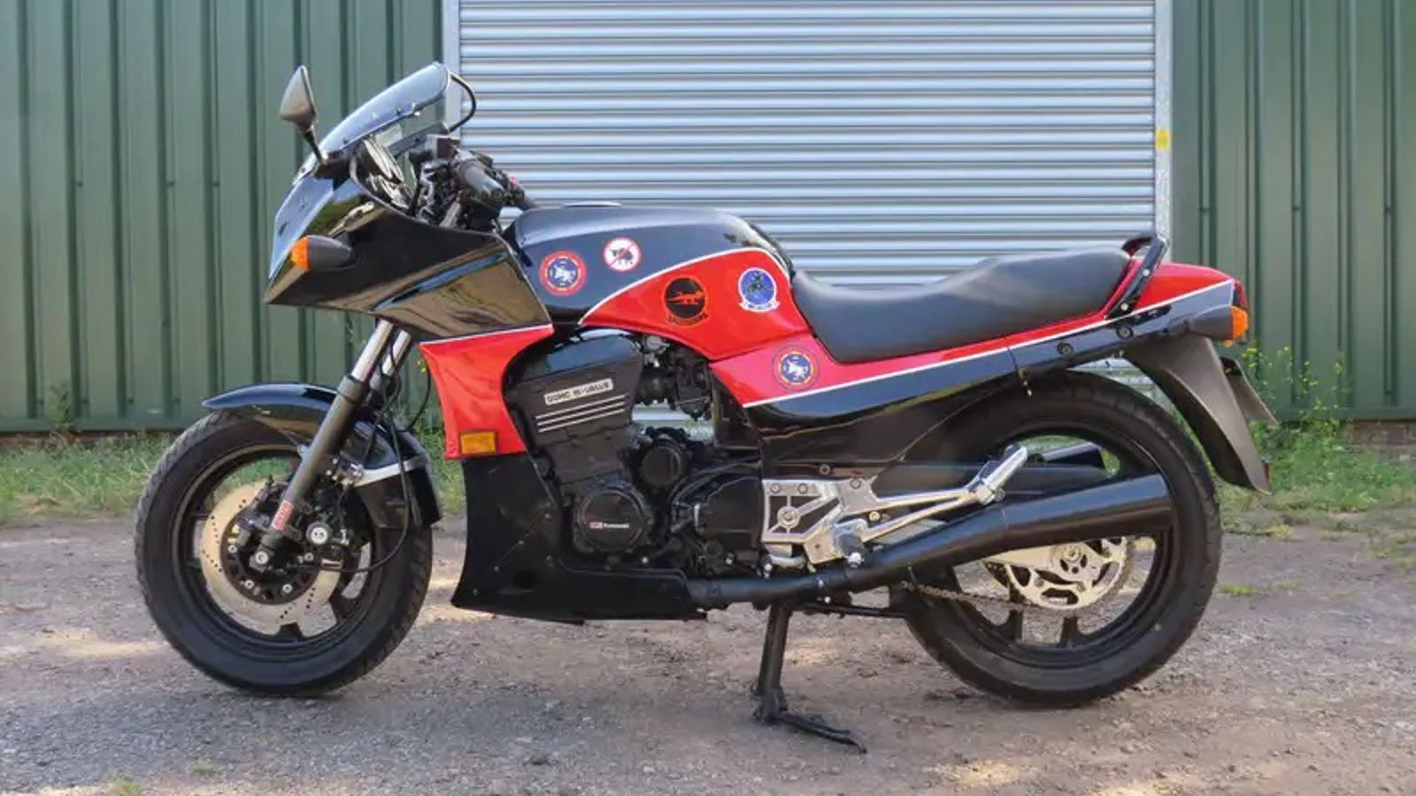 Μια πλήρως ανακατασκευασμένη Kawasaki GPz900R, πιστή στην εμβληματική εμφάνιση της ταινίας Top Gun του 1986, ετοιμάζεται να αλλάξει χέρια