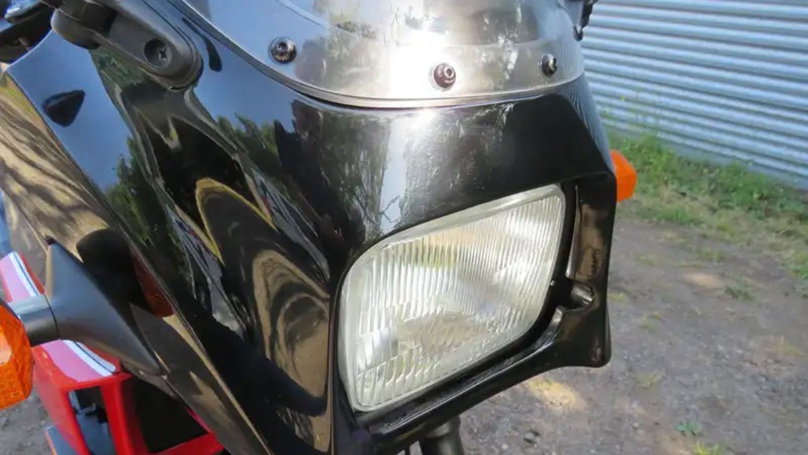 Το πολυαναμενόμενο ραντεβού έχει οριστεί για τις 22 Αυγούστου, στην πίστα του Silverstone, όπου η GPz900R θα βγει στο σφυρί μέσω της Iconic Auctioneer