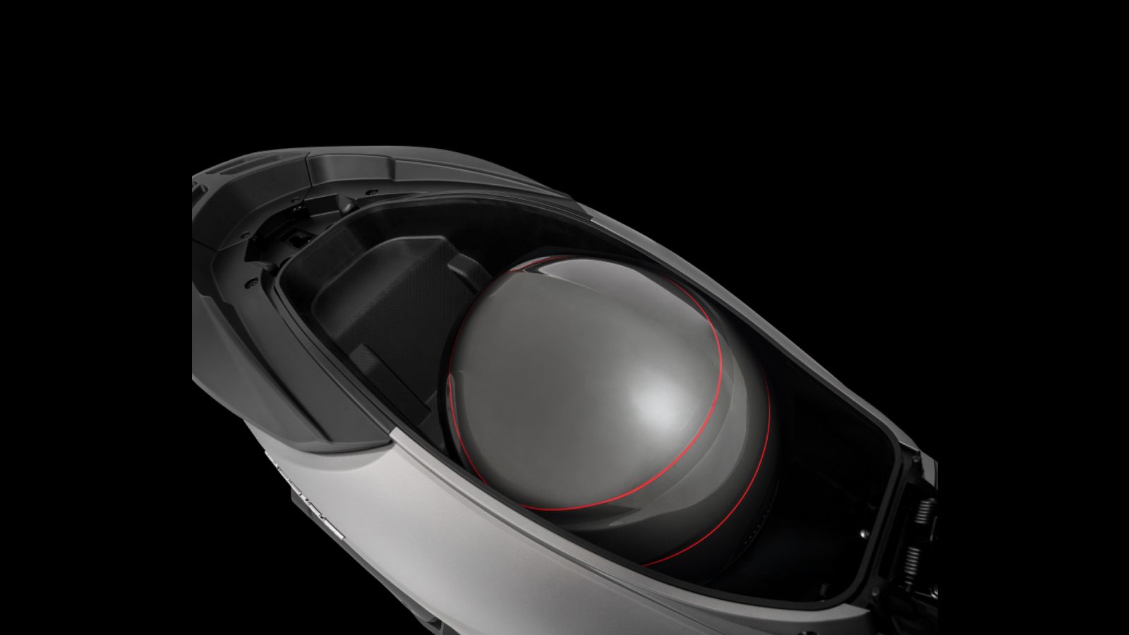 Κάτω από τη σέλα μπορεί να αποθηκευτεί ένα κράνος τύπου jet