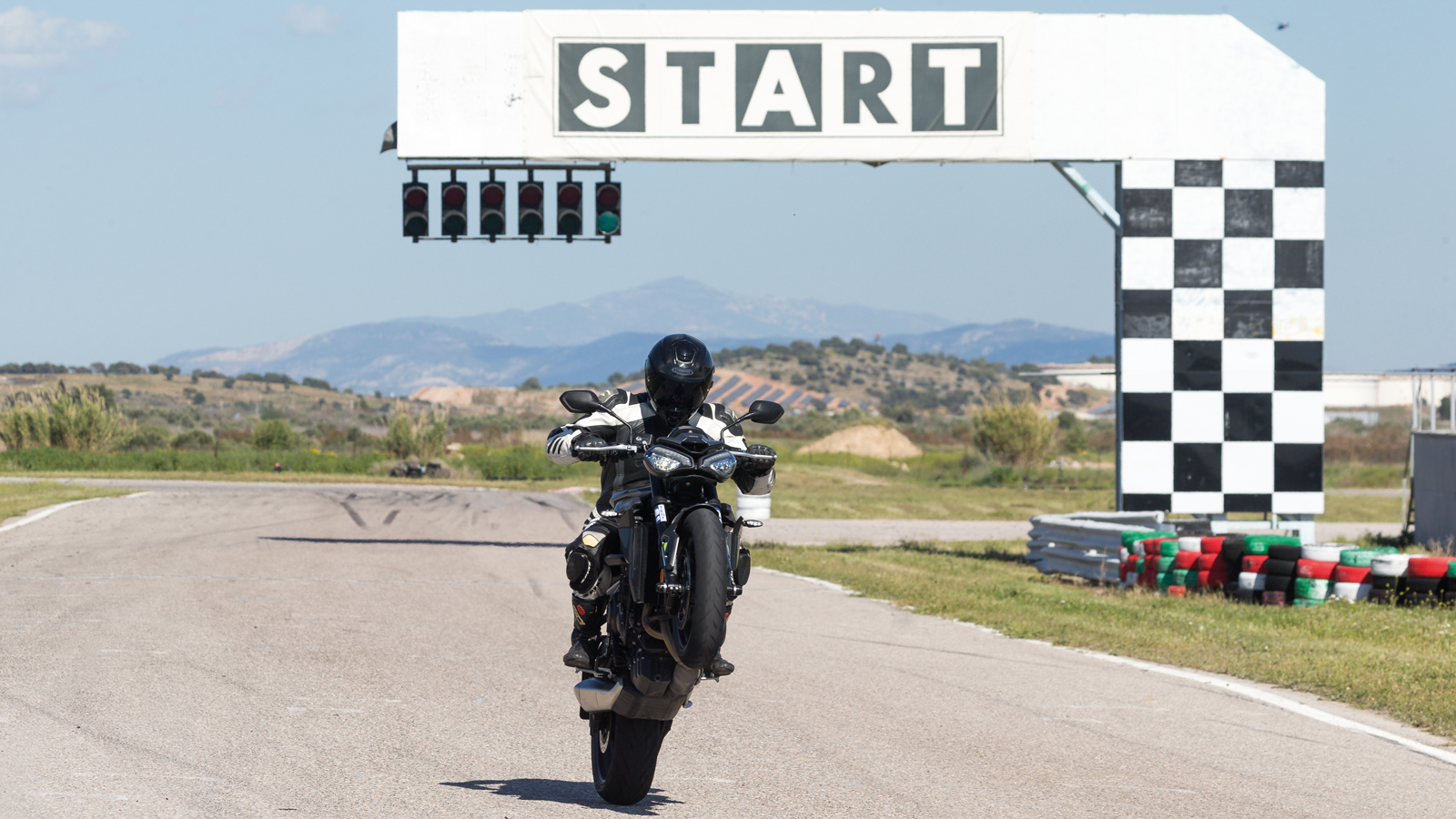 Μπορεί να αντεπεξέλθει ακόμα και σε οδήγηση στην πίστα.