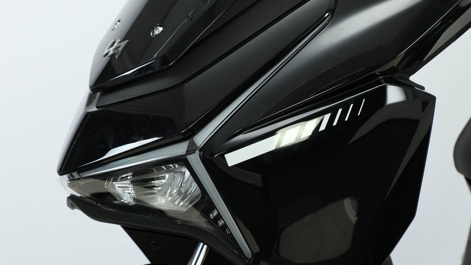 Κομψό design με επιθετικά LED φώτα.