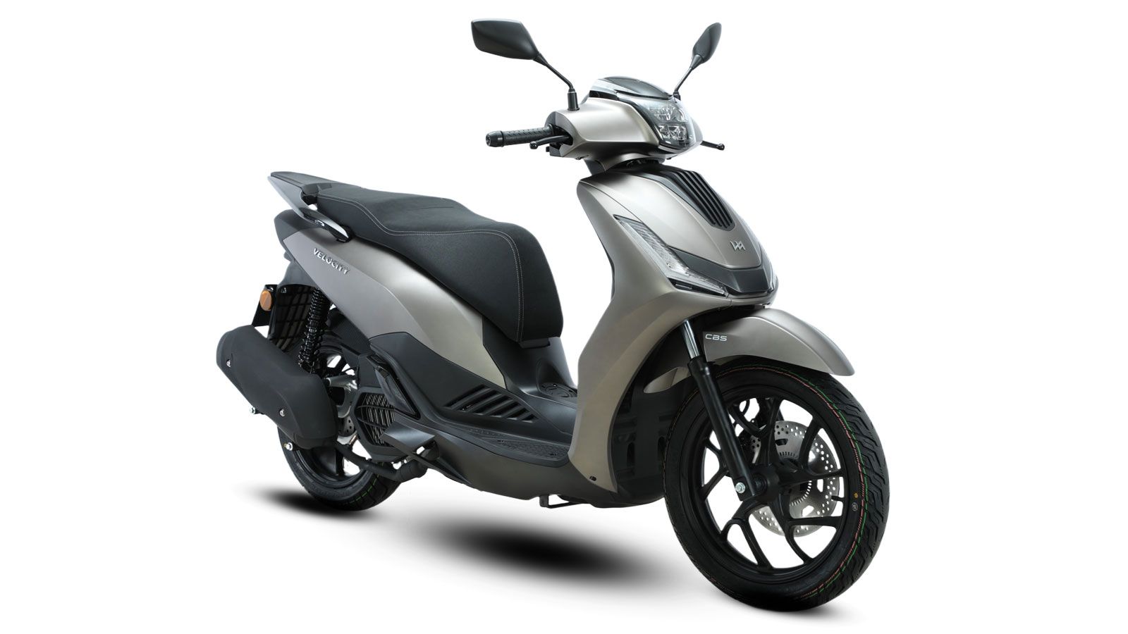 Κάτω από το πλαίσιο του Velocity 125 βρίσκεται ένας μονοκύλινδρος, υδρόψυκτος κινητήρας που αποδίδει 12 ίππους στις 8.250 σ.α.λ. και 12,5 Nm ροπής στι