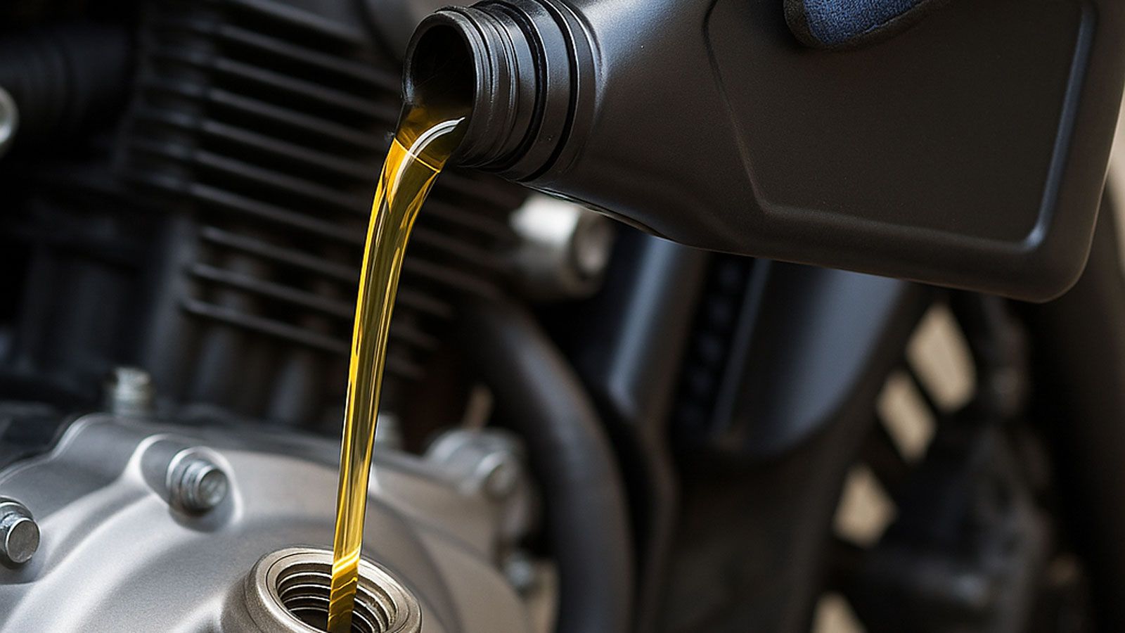  Χρησιμοποιείς το φτηνότερο λάδι γιατί «όλα ίδια είναι»; Ή εμπιστεύεσαι το πρώτο που βρήκες στο ράφι; Η κακή επιλογή λιπαντικού μπορεί να φθείρει ταχύ