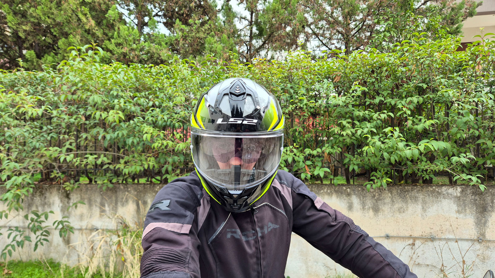 Εμπρός όψη του LS2 Challenger II.