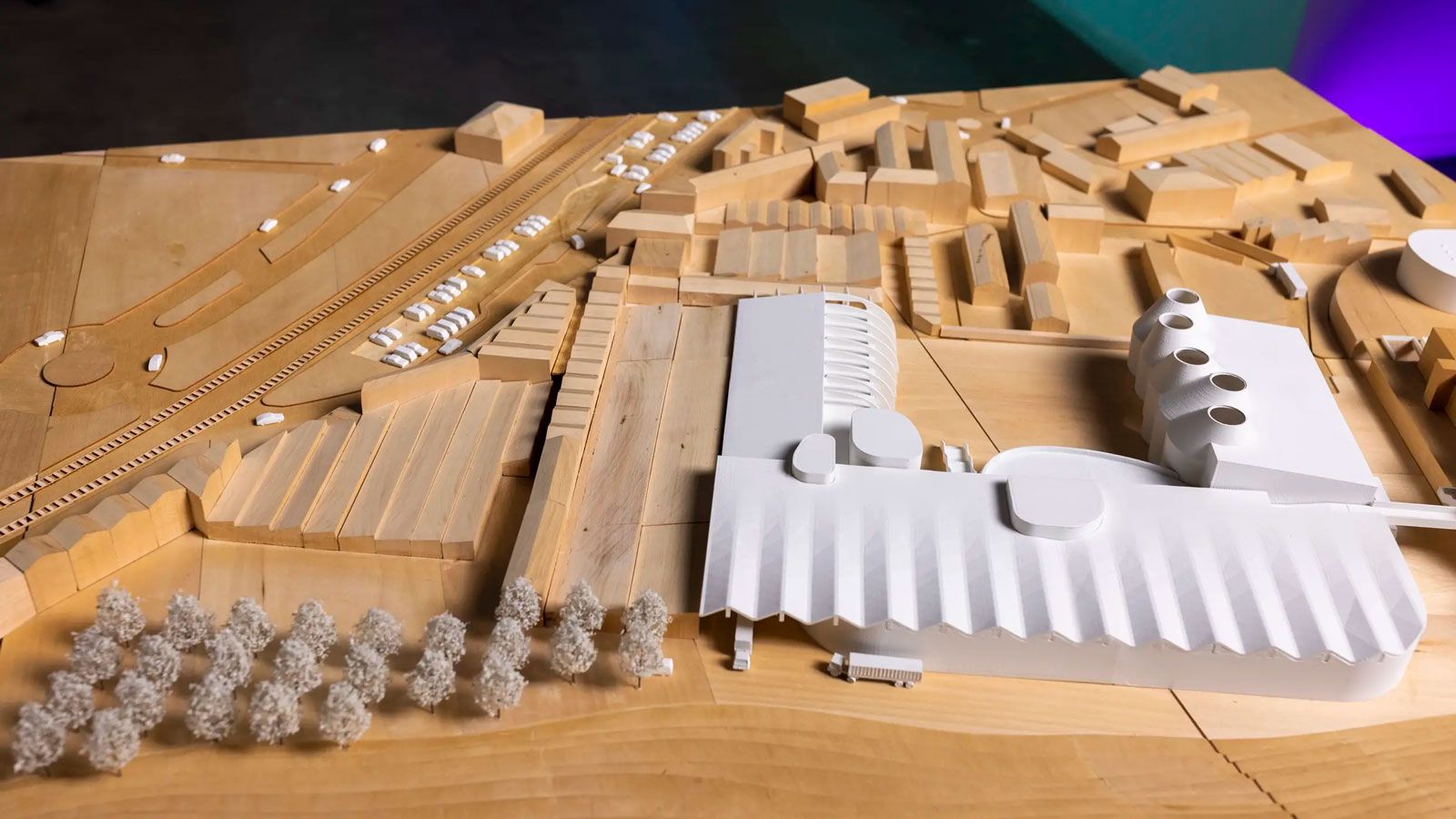 Το ιστορικό εργοστάσιο της Moto Guzzi στη Mandello del Lario, που λειτουργεί αδιάκοπα από το 1921, μπαίνει σε νέα εποχή. Η ανακαίνιση, που είχε ανακοι