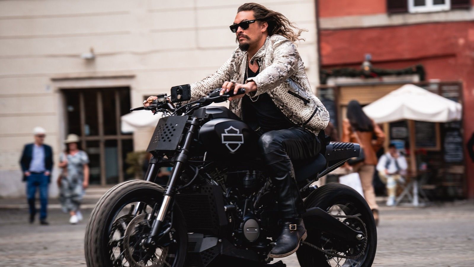 Ο Jason Momoa ως Lobo: Εμβληματικός ρόλος με μοτοσυκλετιστικό υπόβαθρο