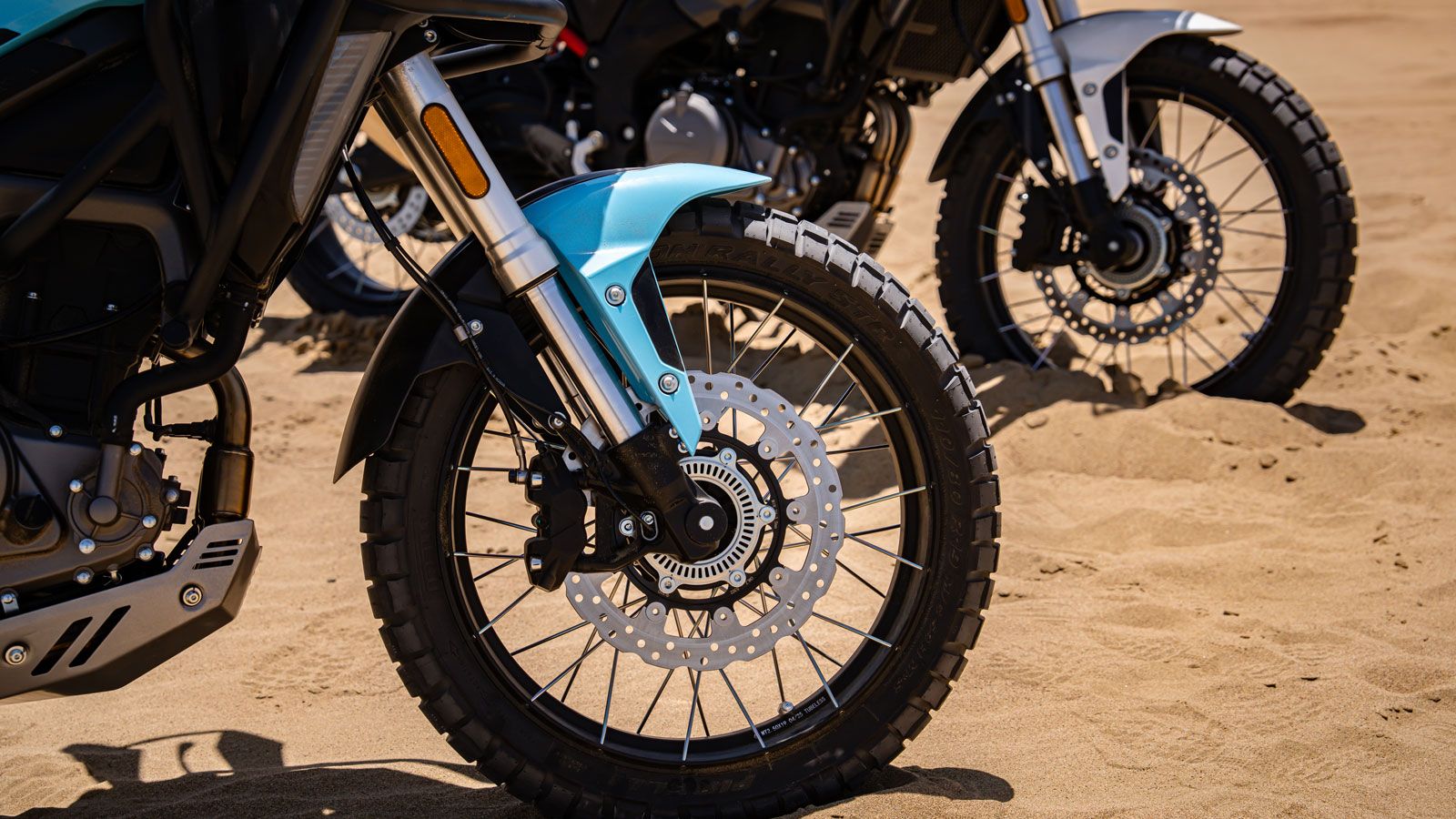 . Το σύστημα ABS της Bosch διαθέτει λειτουργία off-road, επιτρέποντας την απενεργοποίηση του πίσω κυκλώματος όταν χρειάζεται καλύτερος έλεγχος εκτός δ