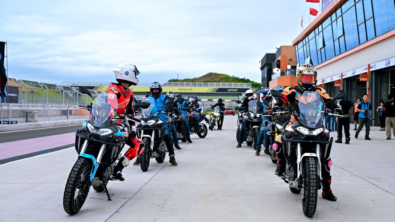 Η MOTOWAY Καμπράνης Α.Ε., ως αποκλειστικός αντιπρόσωπος της Morbidelli στην Ελλάδα παρευρέθηκε στα εγκαίνια, δοκιμάζοντας τα νέα μοντέλα στις πίστες κ