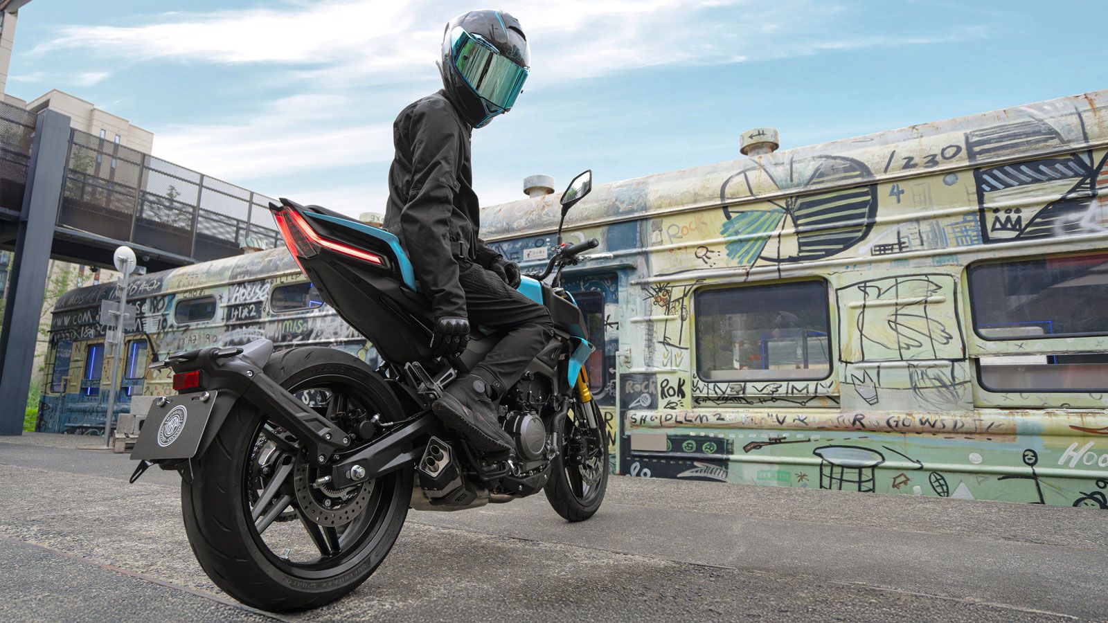 Με τιμή 4.690 ευρώ, το νέο μοντέλο στοχεύει στους κατόχους διπλώματος A2 που αναζητούν μια ευέλικτη και σύγχρονη επιλογή για καθημερινή αλλά και σπορ 