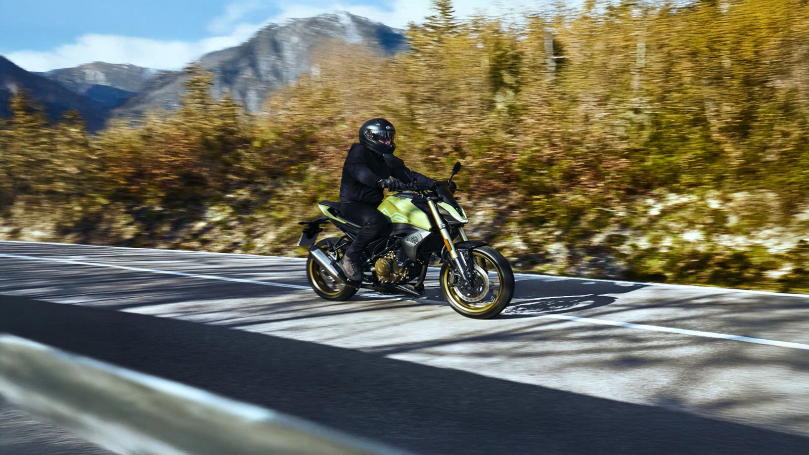 Κινητήρας 298 κ.εκ., 29,5 ίπποι και ροπή 26,4 Nm @ 6.000 σ.α.λ.