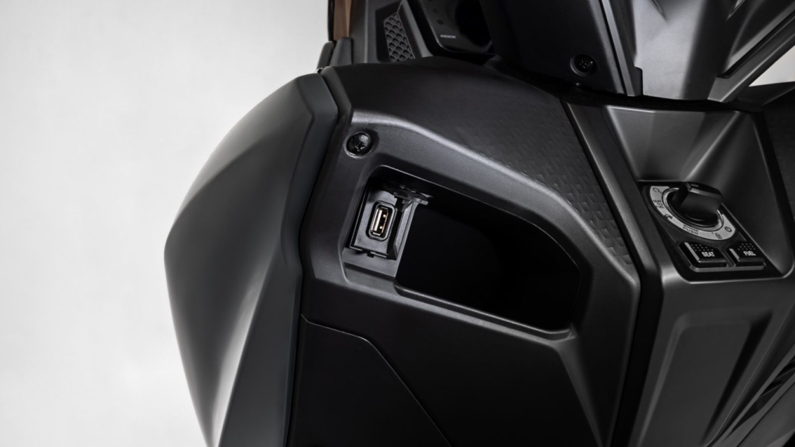 Ντουλαπάκι με θύρα φόρτισης USB.