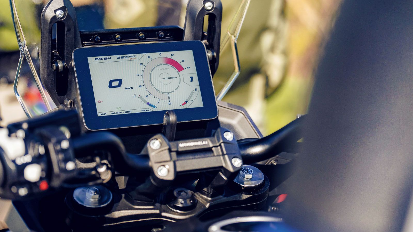 Η τεχνολογία βρίσκεται παντού στο T1002VX. Η TFT οθόνη 7 ιντσών με συνδεσιμότητα smartphone προσφέρει εύκολο έλεγχο όλων των λειτουργιών, ενώ οι θερμα