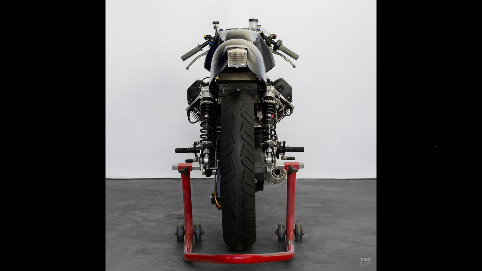 Hokuto: Μια Moto Guzzi SP3 1000 από τη Monza που κλείνει το μάτι στην Ιαπωνία