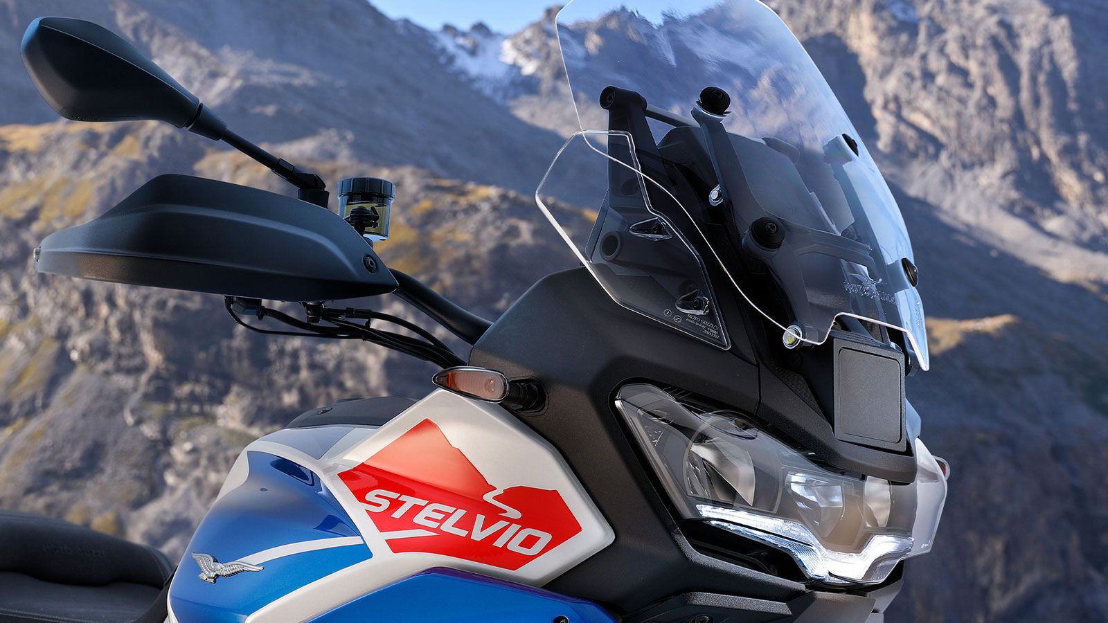  Ο αριθμός των μονάδων – 2.758 – παραπέμπει άμεσα στο υψόμετρο του θρυλικού δρόμου με τις 88 στροφές στις ιταλικές Αλπεις.