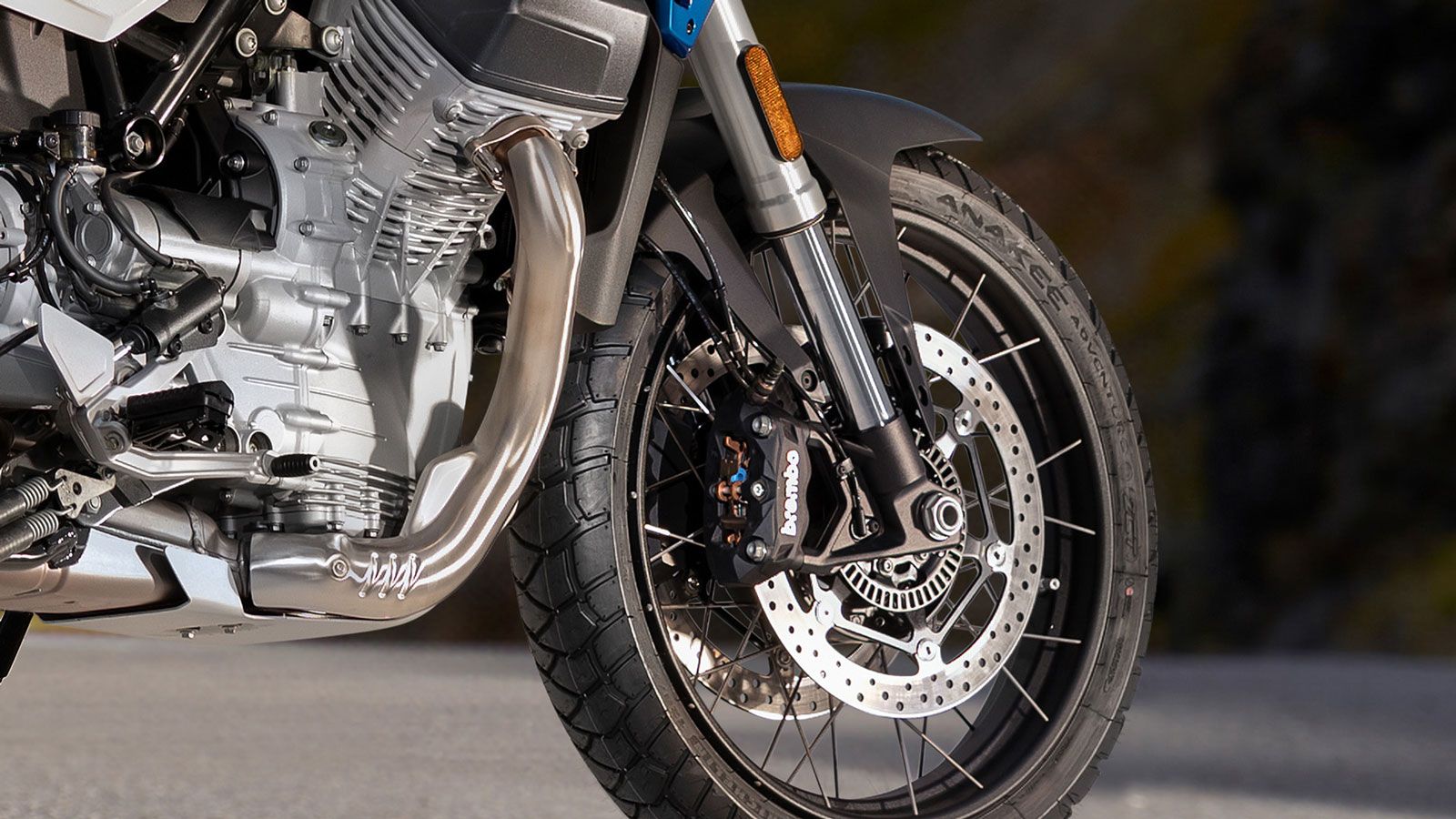 Η τιμή της Stelvio Duecento Tributo στην ελληνική αγορά διαμορφώνεται στα 18.799 ευρώ, προσφέροντας τον πλουσιότερο εξοπλισμό που έχει υπάρξει ποτέ σε