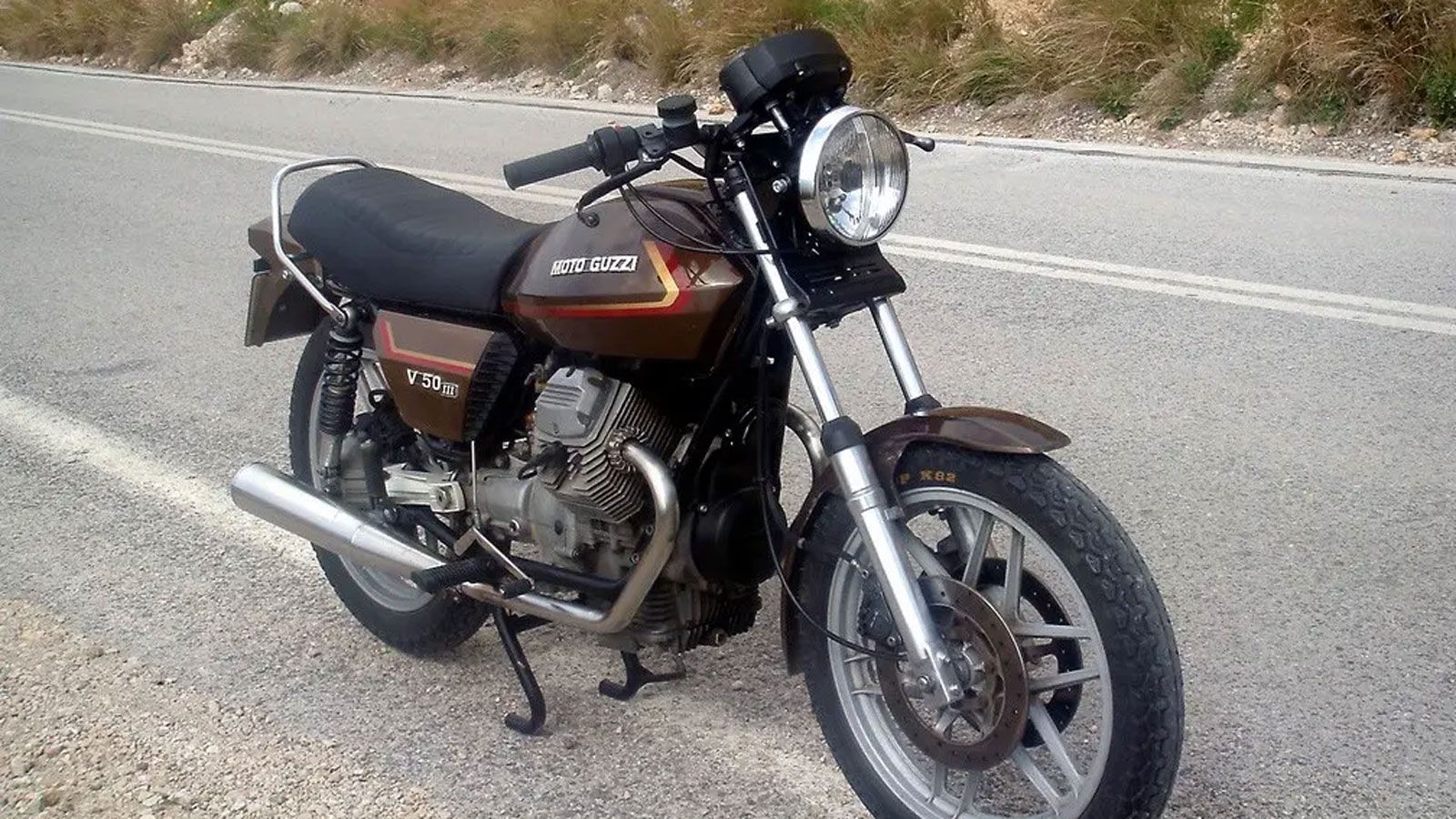 Η Moto Guzzi V50 εμφανίστηκε στα τέλη της δεκαετίας του 70 ως απάντηση της ιταλικής φίρμας στη ραγδαία άνοδο της μεσαίας κατηγορίας. 