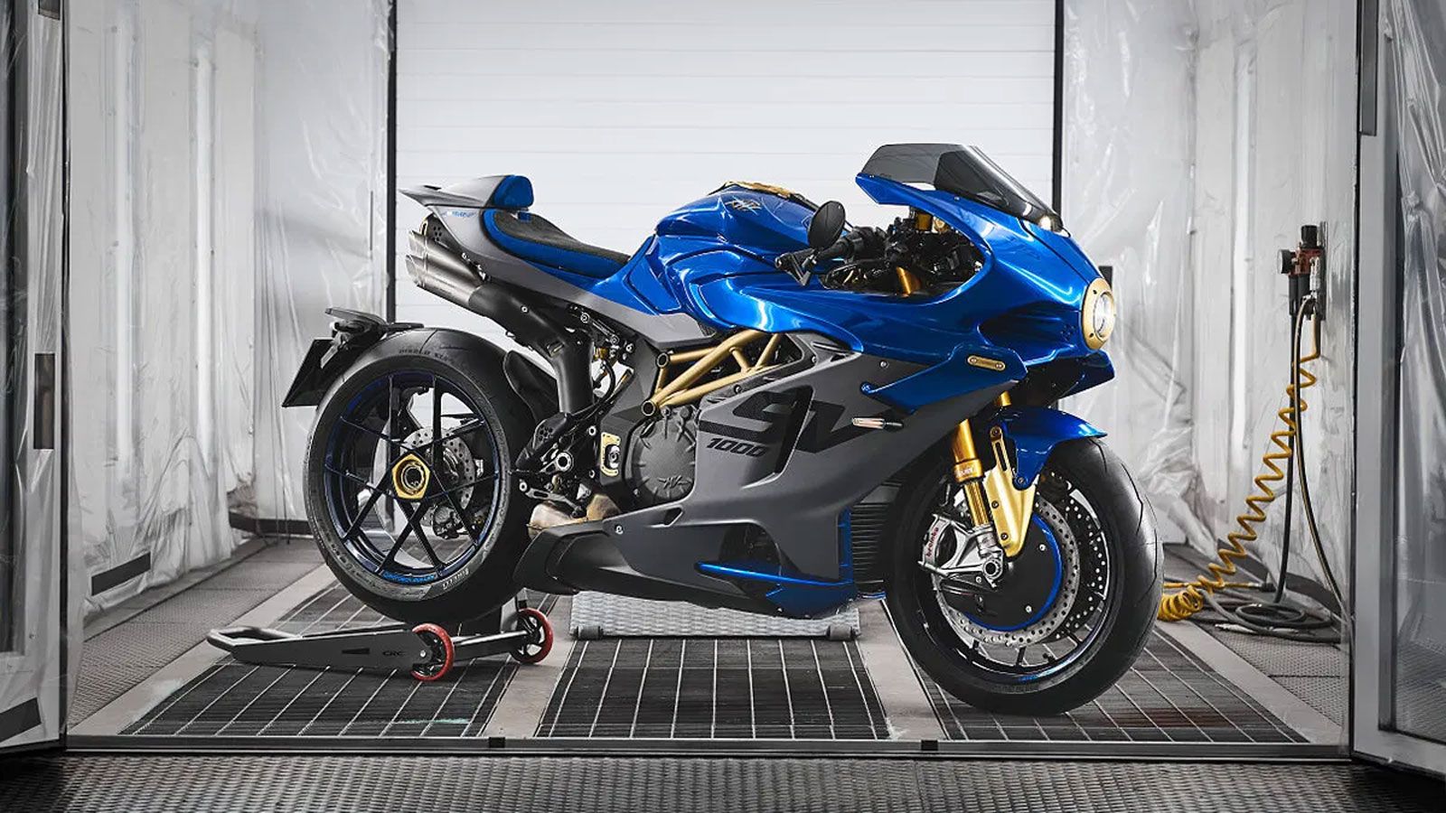 Σε αντίθεση με τα συνηθισμένα προγράμματα εξατομίκευσης, η Sartoria Meccanica δεν περιορίζεται σε προκαθορισμένες επιλογές ή online configurators. Αντ