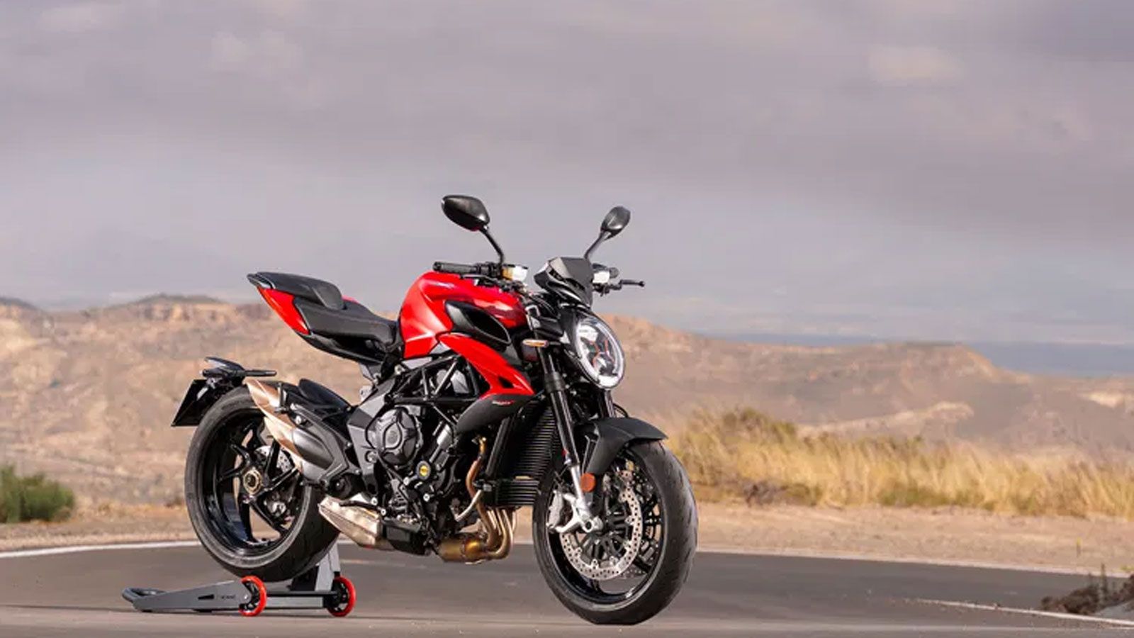 Η Brutale βασίζεται σε σωληνωτό ατσάλινο πλαίσιο τύπου trellis, σχεδιασμένο για υψηλή ακαμψία και άμεση αίσθηση στο δρόμο. Οι αναρτήσεις αποτελούνται 