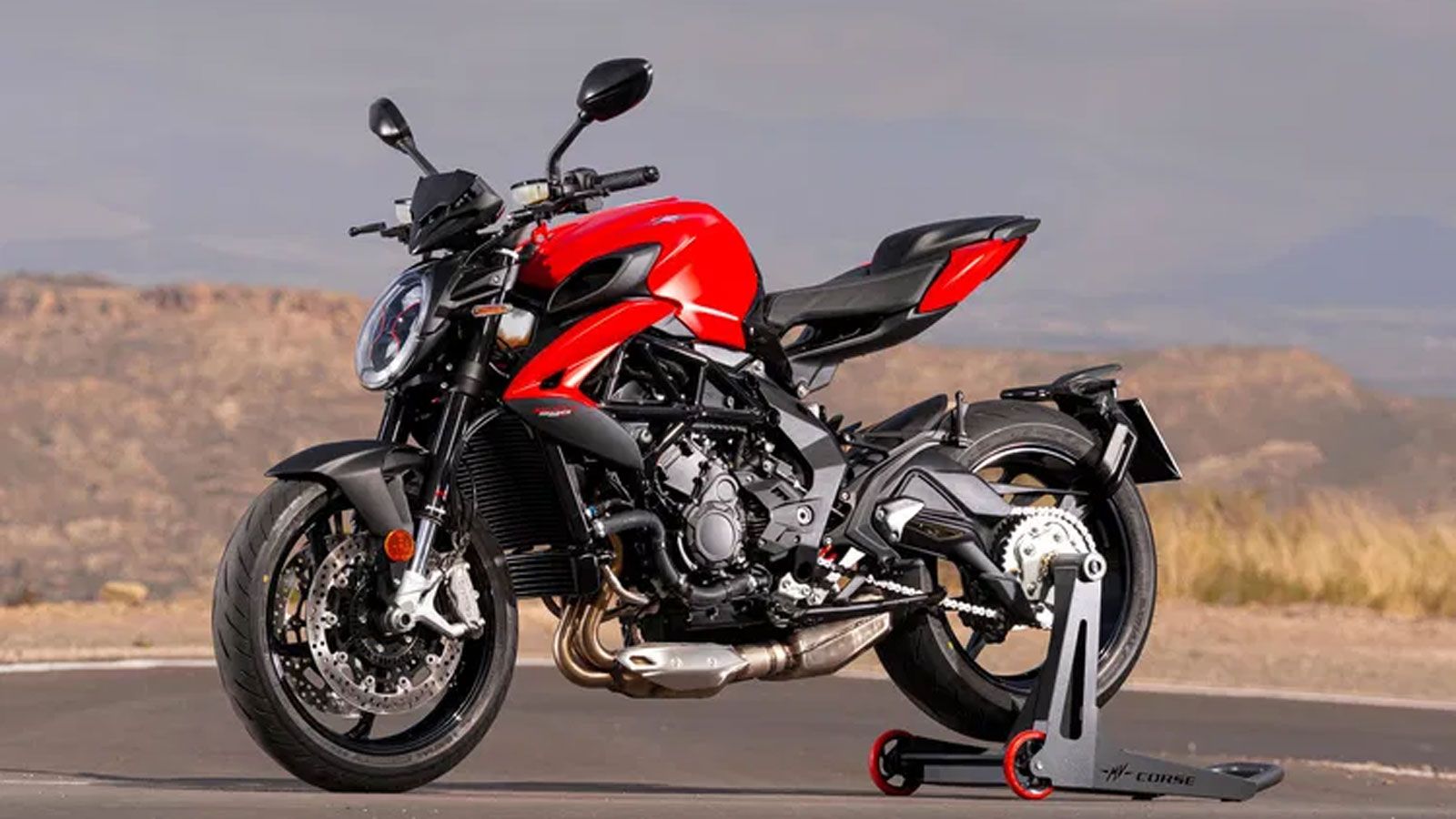  Κινείται από τον γνωστό τρικύλινδρο κινητήρα 798 κυβικών εκατοστών, ο οποίος αποδίδει 113 ίππους στις 11.000 σ.α.λ. και ροπή 84,9 Nm στις 7.500 σ.α.λ