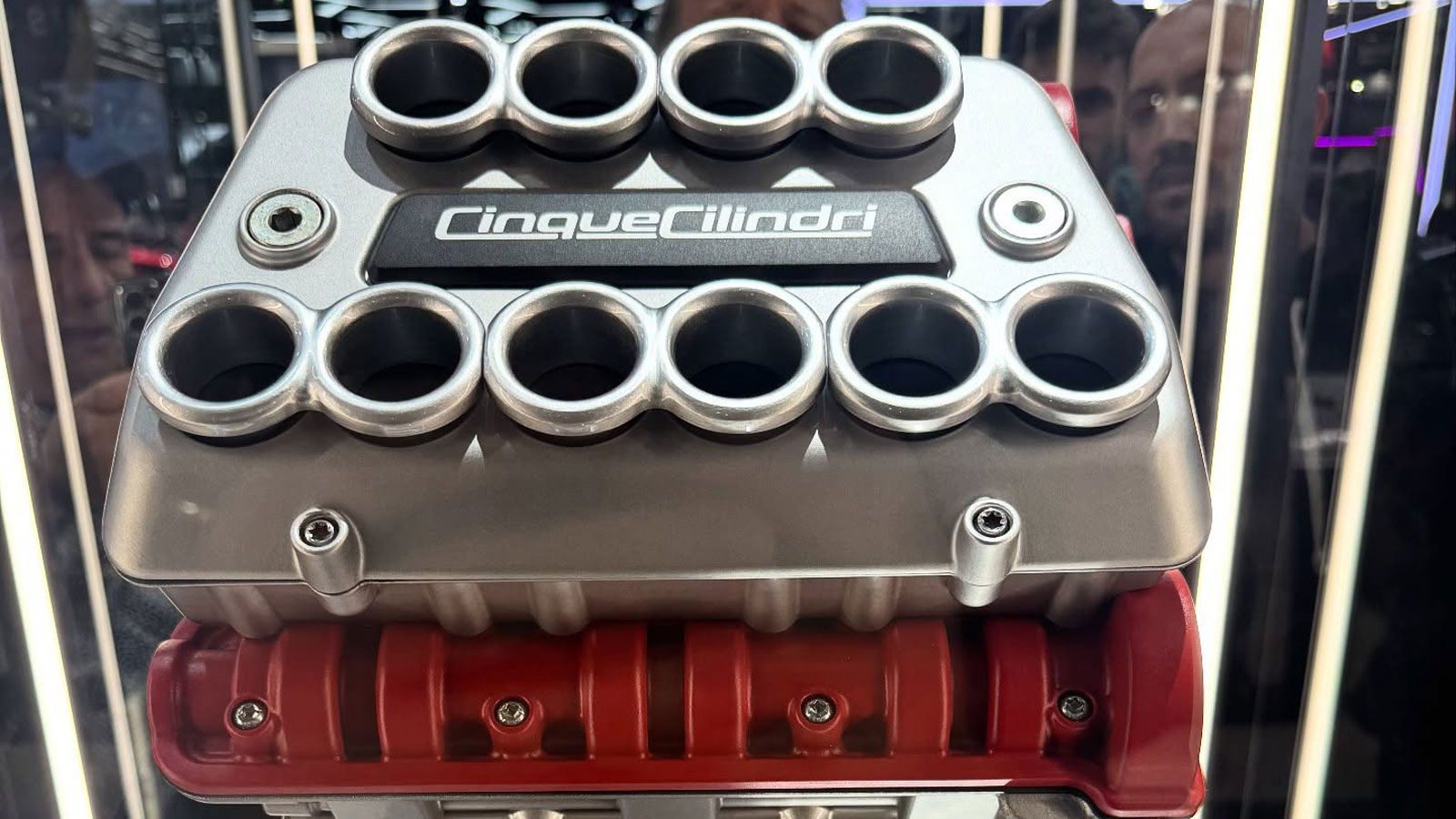 Ήταν ένα concept σε προχωρημένο στάδιο ανάπτυξης, με αριθμούς που κάνουν ακόμη και τους πιο έμπειρους να σηκώνουν το φρύδι: έως 240 ίπποι, πάνω από 16