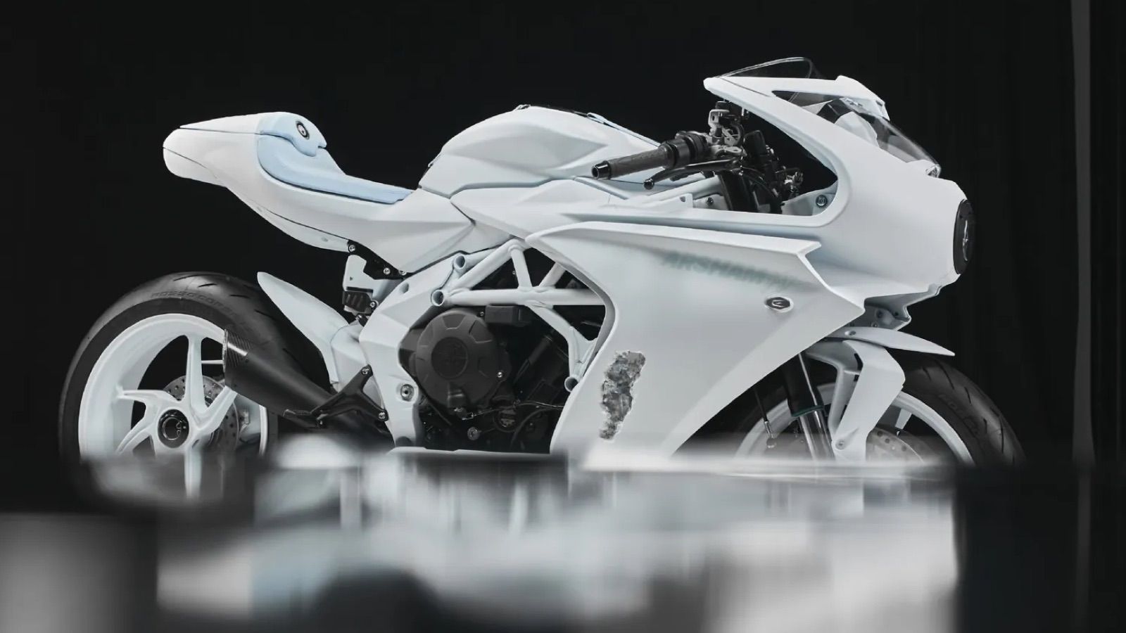 Αρχιτέκτονας έπιασε στα χέρια του την MV Agusta Superveloce και την έκανε αγνώριστη