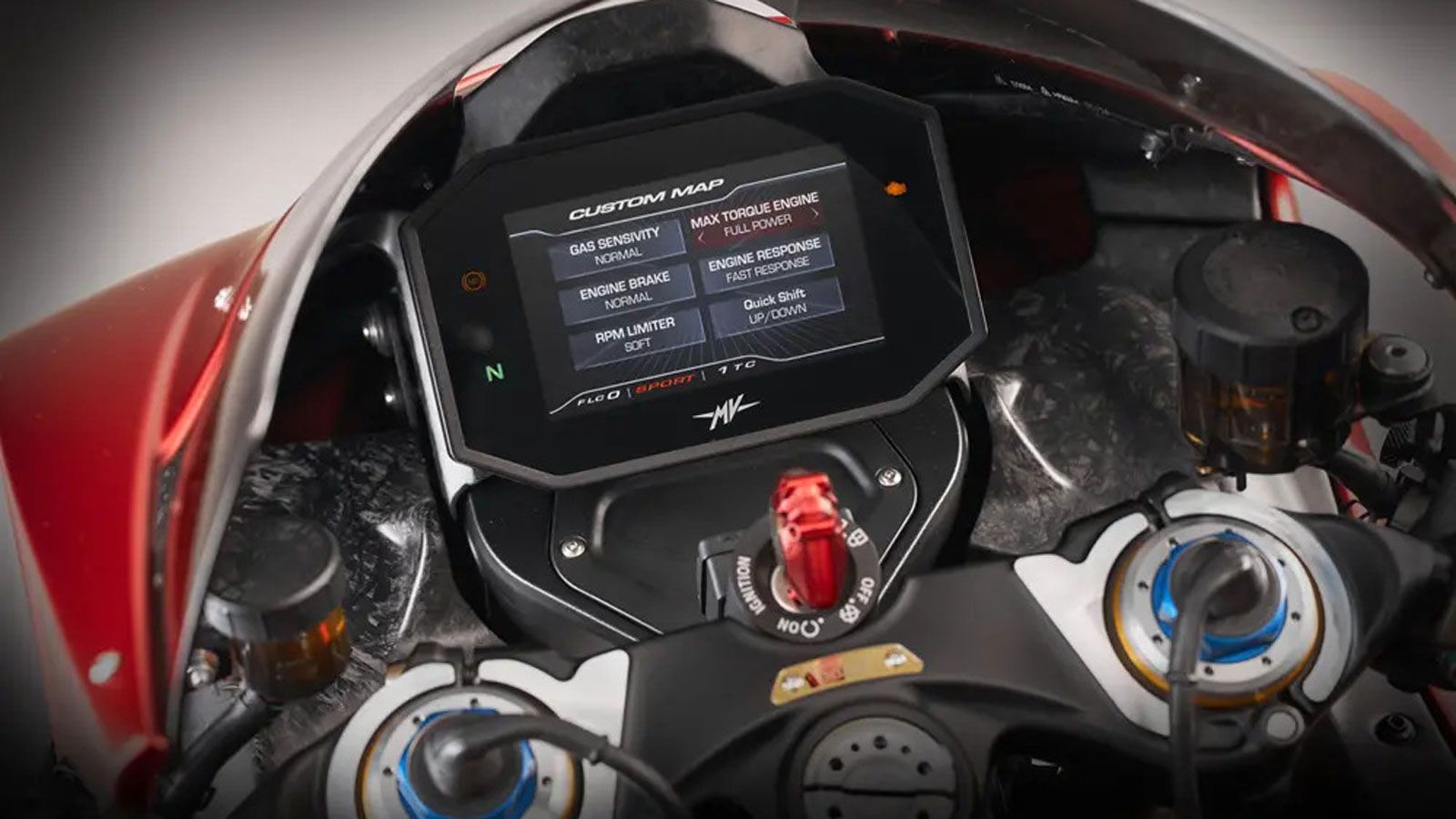 Η νέα MV Agusta Superveloce 1000 Ago δεν είναι μια ακόμη σπέσιαλ έκδοση. Η μοτοσυκλέτα ζυγίζει μόλις 209 κιλά χωρίς καύσιμα, χάρη στην πλήρη επένδυση 