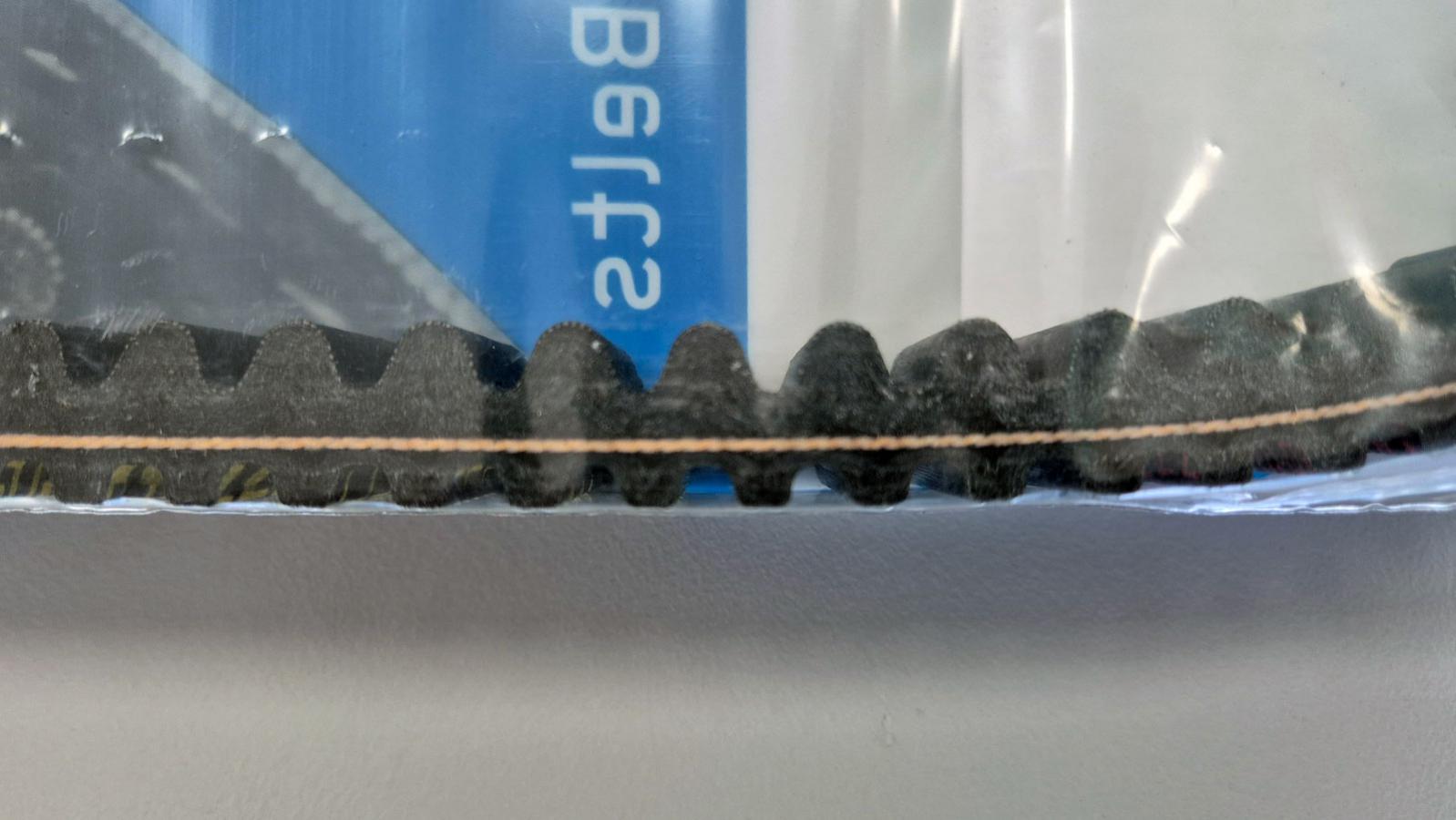 Ο ιμάντας Mitsuboshi mblsc 127, κατασκευάζεται με σύνθετα ελαστομερή και ενισχυμένες ίνες. 