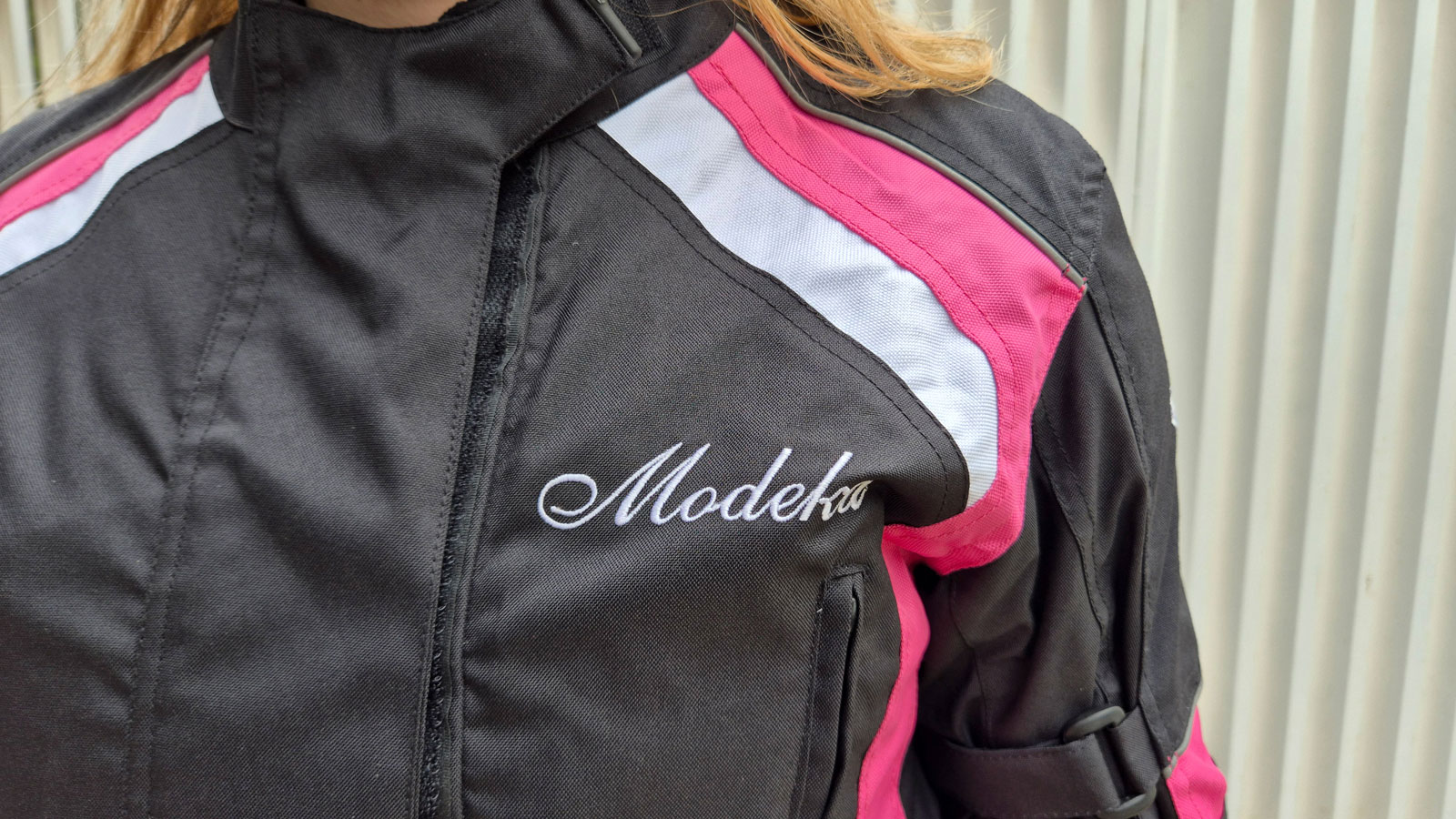 Test Modeka Janika Lady: Τεχνικό μπουφάν 4 εποχών σε άκρως προσιτή τιμή