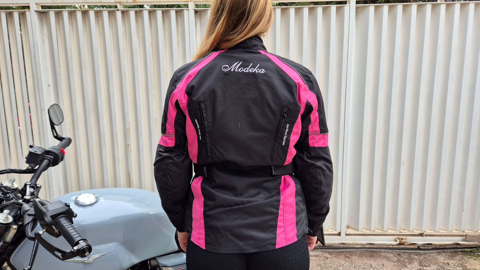 Test Modeka Janika Lady: Τεχνικό μπουφάν 4 εποχών σε άκρως προσιτή τιμή