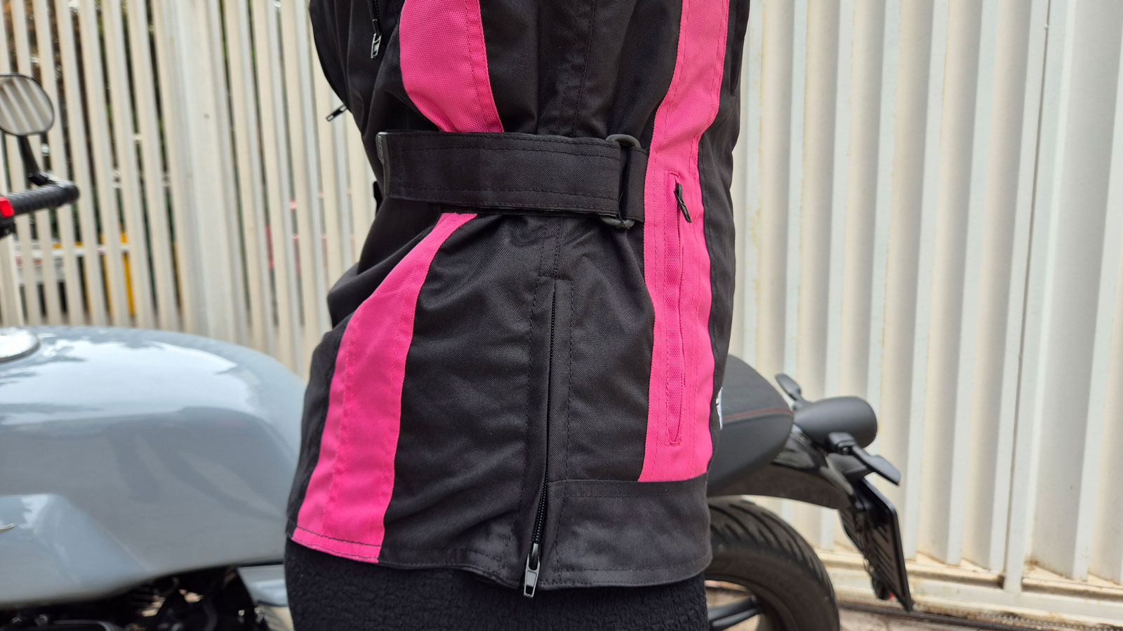 Test Modeka Janika Lady: Τεχνικό μπουφάν 4 εποχών σε άκρως προσιτή τιμή