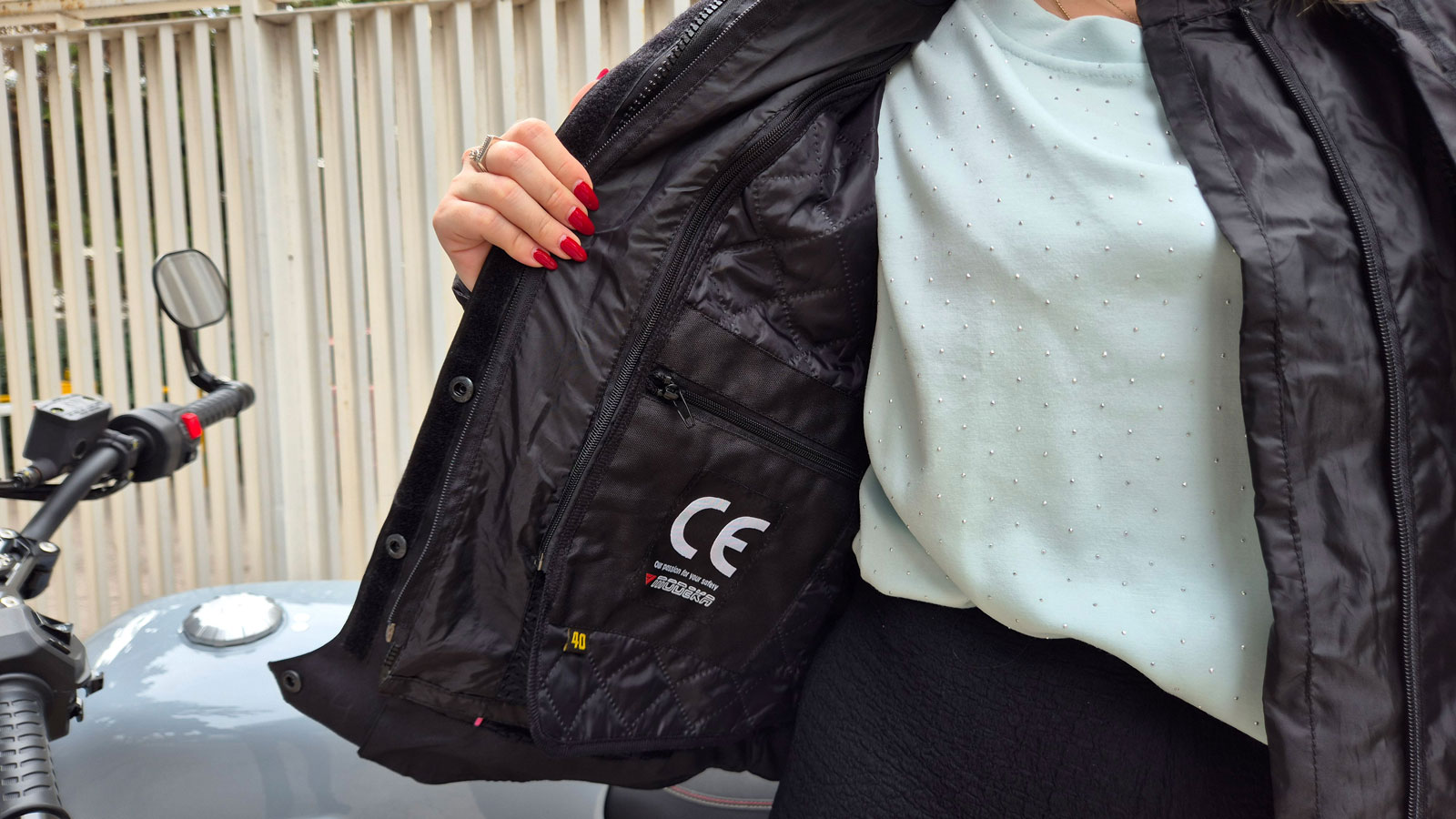 Test Modeka Janika Lady: Τεχνικό μπουφάν 4 εποχών σε άκρως προσιτή τιμή
