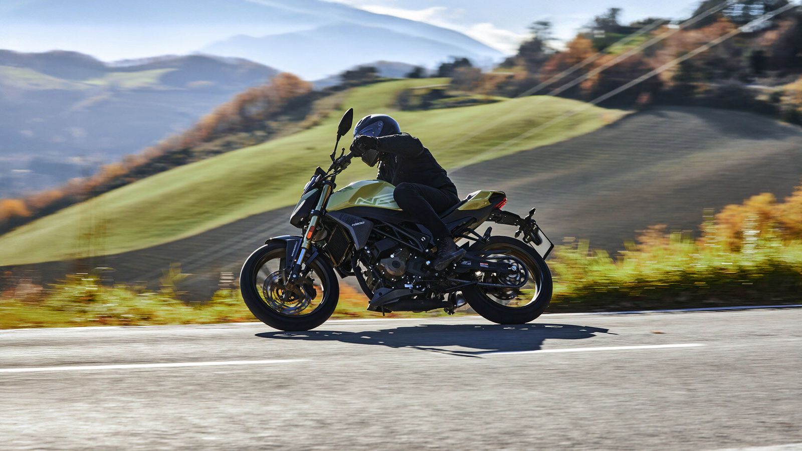 Με συνολικό βάρος μόλις 151 κιλά, σύμφωνα με την εταιρεία και χαμηλό ύψος σέλας στα 795 χιλιοστά, το νέο naked της Morbidelli είναι φιλικό και εύκολο 