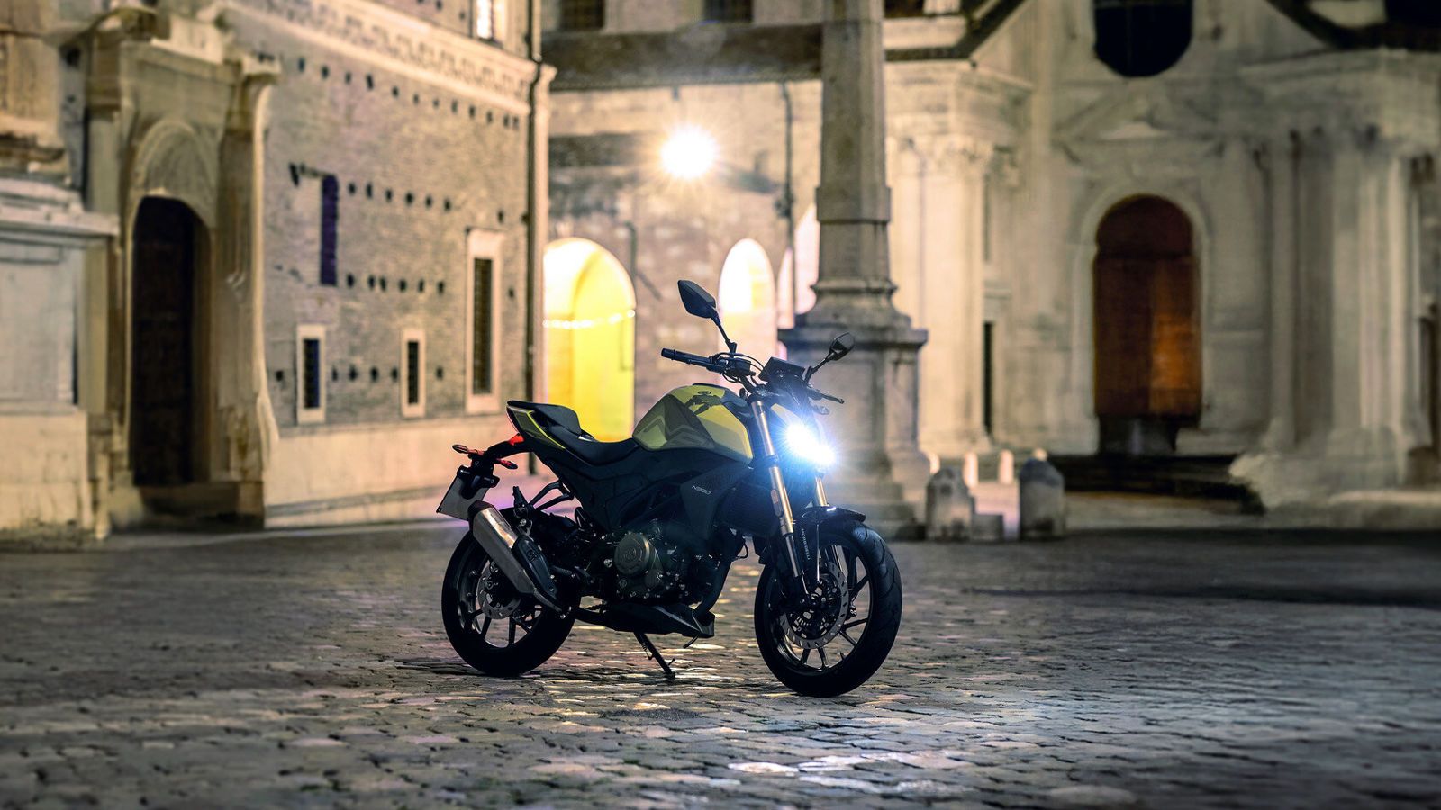 Ένα από τα μεγάλα ατού του Morbidelli N300 είναι ο εξοπλισμός του. Οθόνη TFT 5 ιντσών με συνδεσιμότητα, φωτιστικά σώματα full LED, δικάναλο ABS, tract