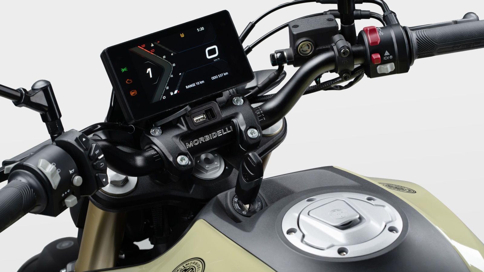 TFT οθόνη 5 ιντσών που πληροφορεί τον αναβάτη με όλες τις χρήσιμες ενδείξεις