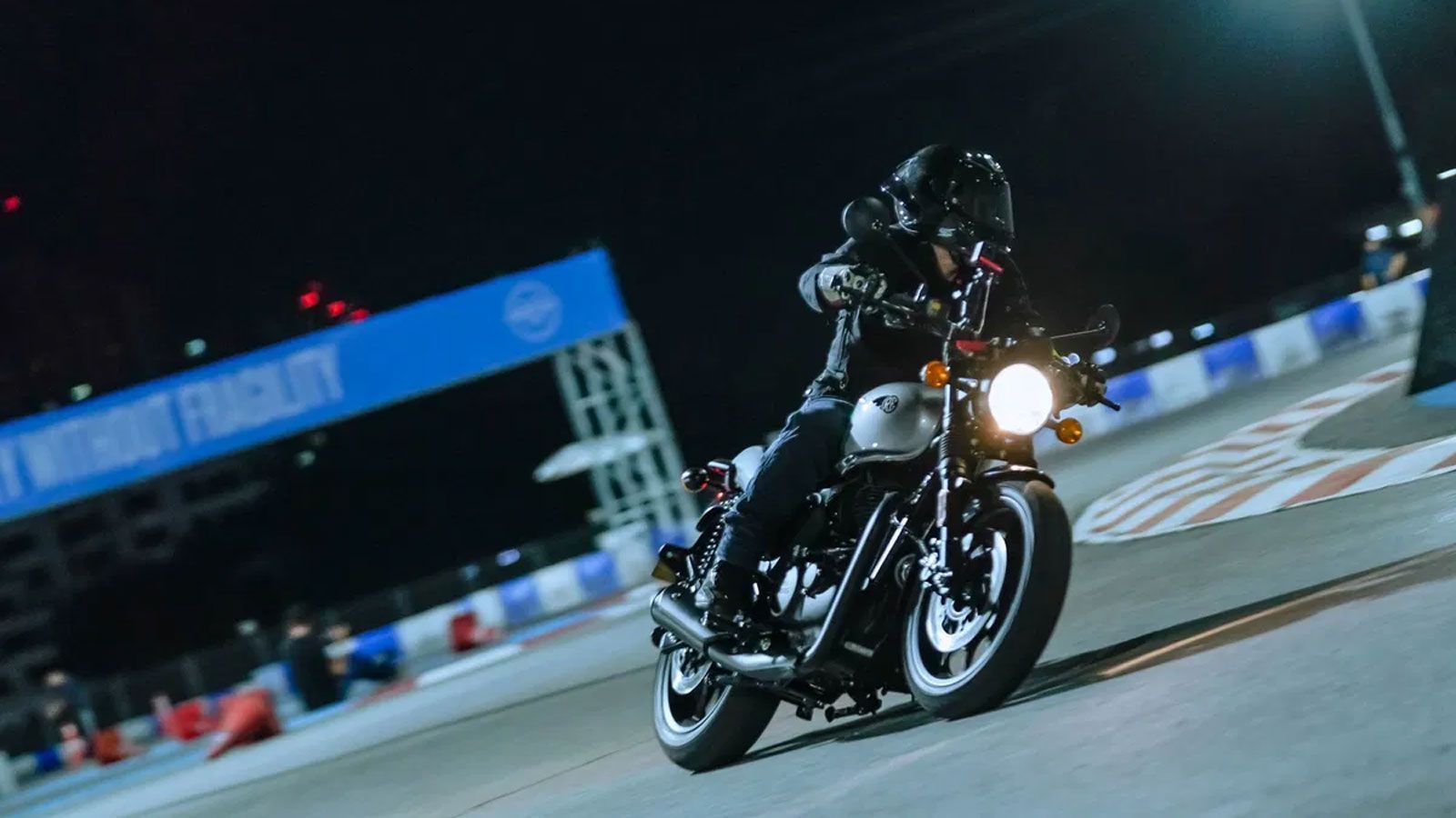 Με αυτόν τον τρόπο, η Triumph θα συνεχίσει να προσφέρει premium σχεδίαση και τεχνολογία, αλλά σε τιμές που θα διατηρούνται ανταγωνιστικές απέναντι στη