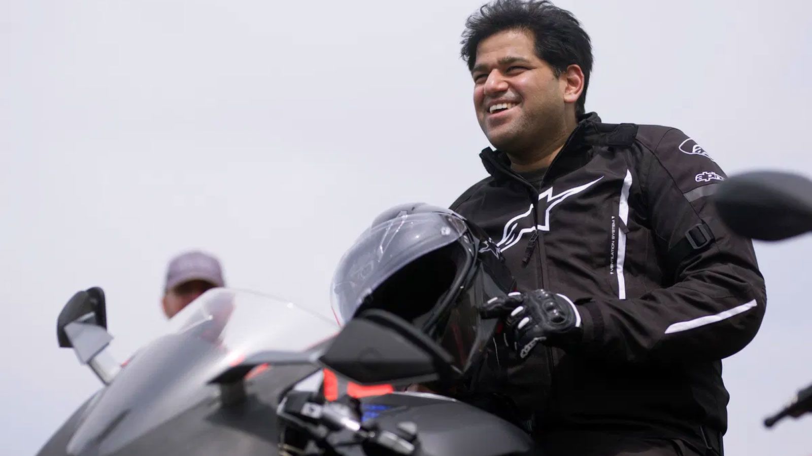 Το νέο Norton V4 2025 δεν είναι απλώς ένα ακόμα superbike. Είναι μια δήλωση επιστροφής, ένα δείγμα ότι η ιστορική βρετανική εταιρεία θέλει να σταθεί ξ