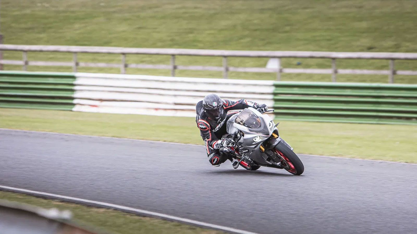 Η Norton κάνει δυναμική επανεμφάνιση στην κατηγορία των superbikes με ένα ολοκαίνουργιο Norton V4, το οποίο βρίσκεται στο τελικό στάδιο δοκιμών πριν τ