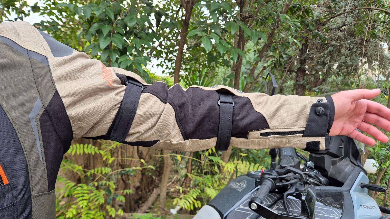 Τα μανίκια του Nordcode Safari, έχουν 4 σημεία ρύθμισης. 