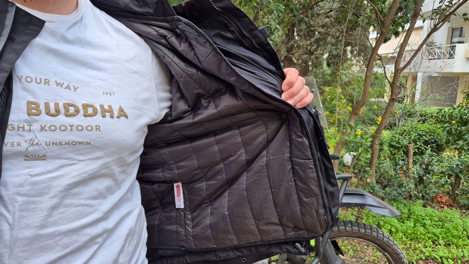 Η εσωτερική θερμική επένδυση του Nordcode Safari, είναι τύπου γιλέκο. 