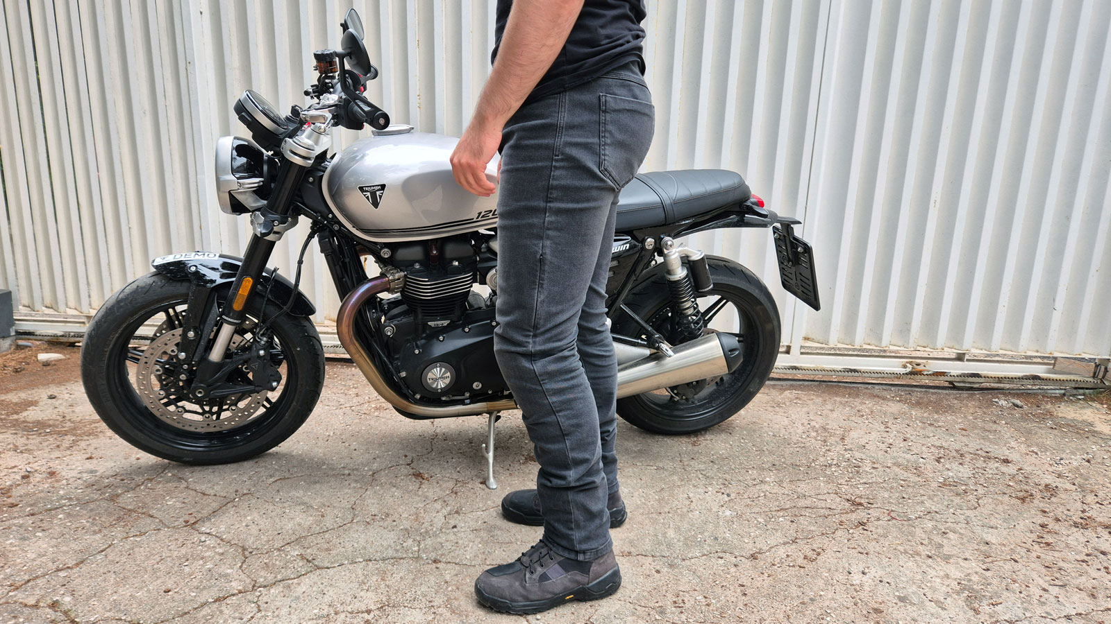Η εμφάνιση του Nordcode Stelvio Jeans, δεν μαρτυρά ότι απευθύνεται σε μοτοσυκλετιστές. 