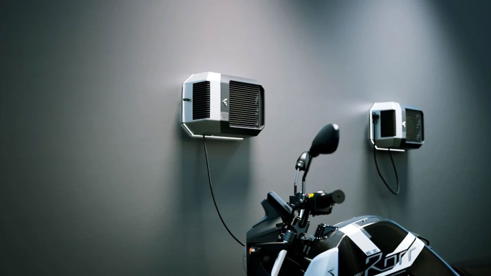 Η Rorr EZ ξεχωρίζει χάρη στις τρεις επιλογές LFP μπαταριών: 2,6, 3,4 και 4,4 kWh. Η αυτονομία διαμορφώνεται αντίστοιχα στα 110, 140 και 175 km, με την