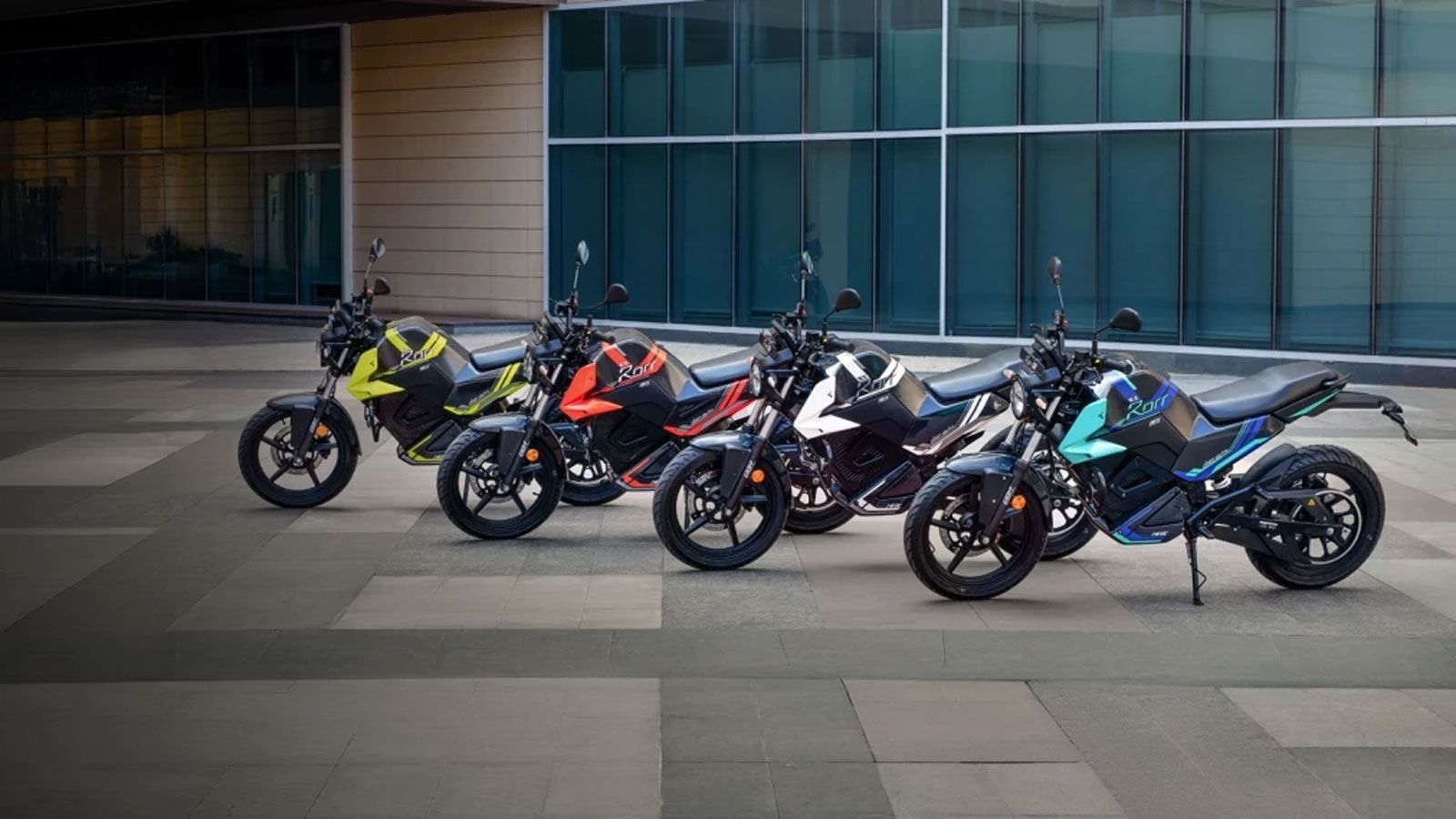 Η σχεδίαση συνδυάζει νεο-κλασικά και μοντέρνα στοιχεία, ενώ διατίθεται σε τέσσερα έντονα χρώματα: Electro Amber, Surge Cyan, Lumina Green και Photon W