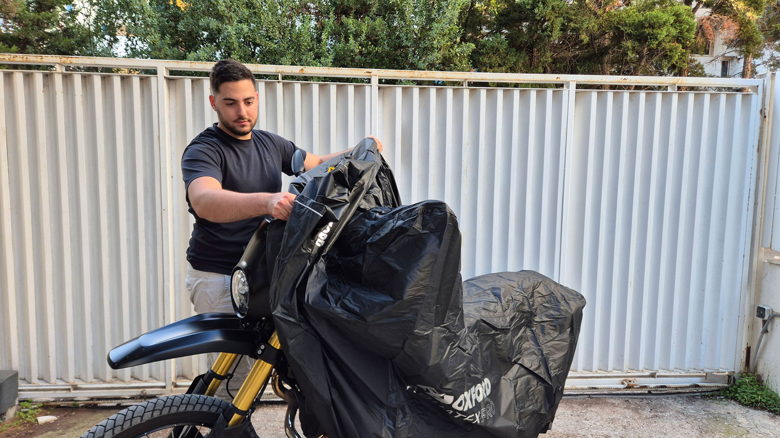 Παρουσίαση Oxford Aquatex Pro: Πλήρης προστασία από ήλιο, βροχή & σκόνη