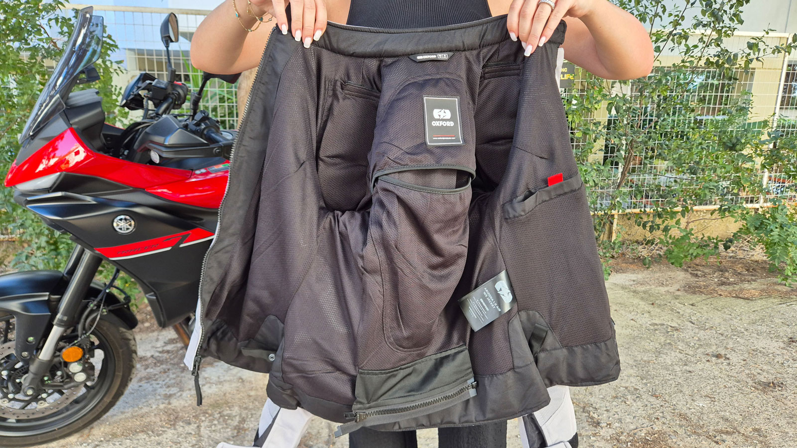 Αυτό είναι το εσωτερικό του Oxford Arizona Air 1.0 WS με mesh, διάτρητο ύφασμα.