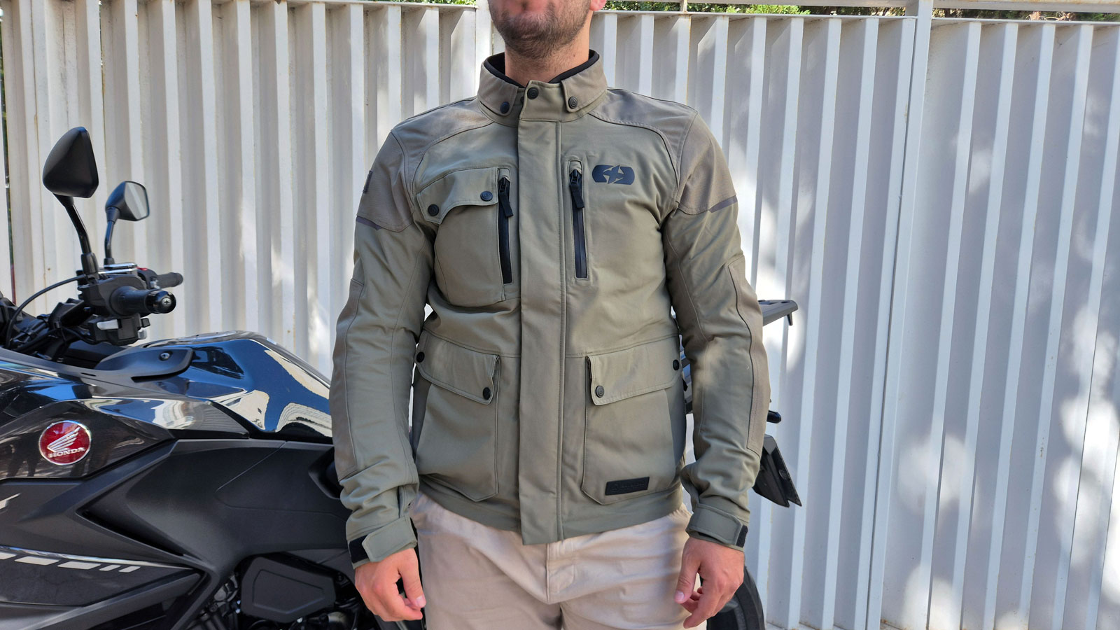 Το Oxford Barkston D2D, είναι ένα ποιοτικό χειμερινό μπουφάν που προσφέρει προστασία κλάσης ΑΑ. 