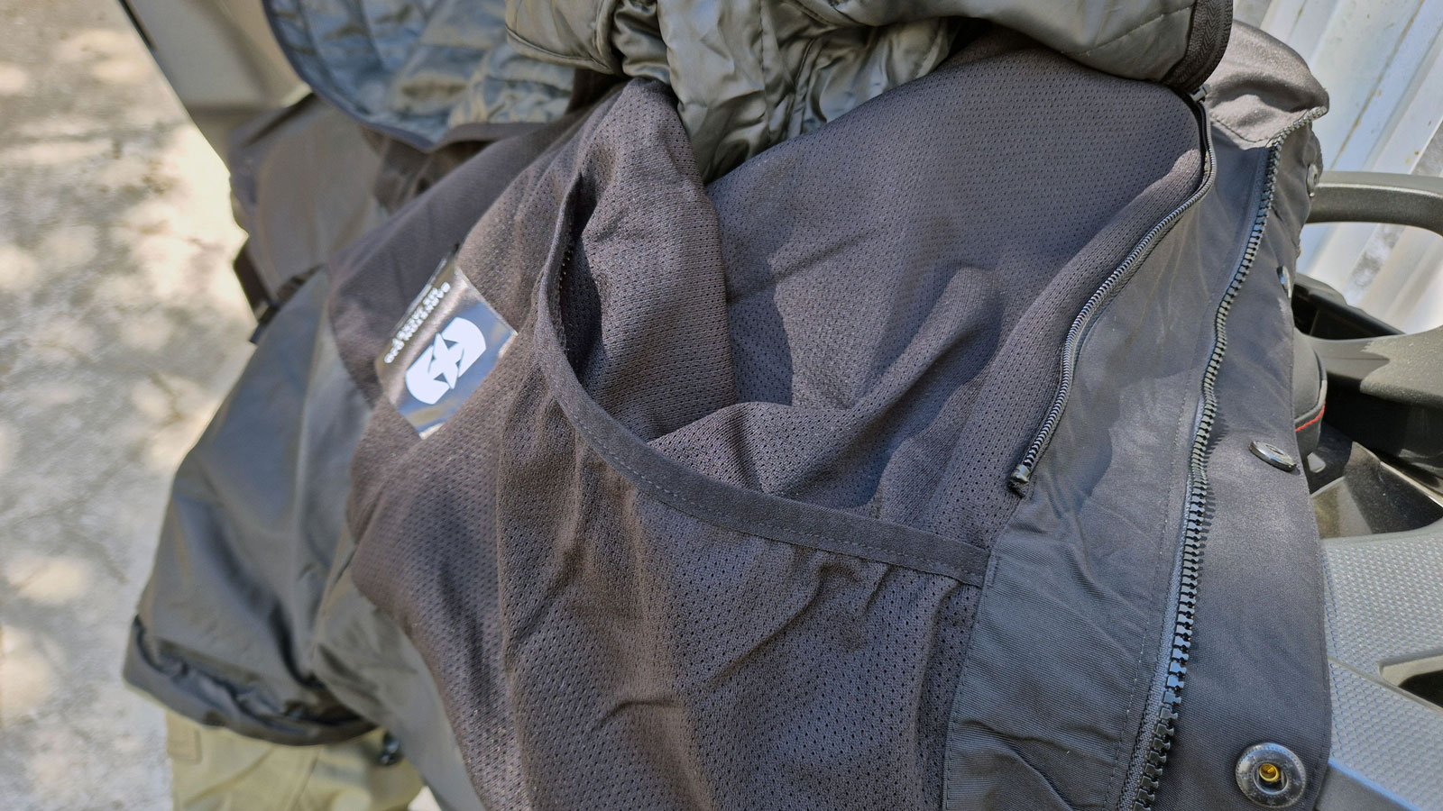 Αυτή είναι η εσωτερική τσέπη του Oxford Barkston D2D.