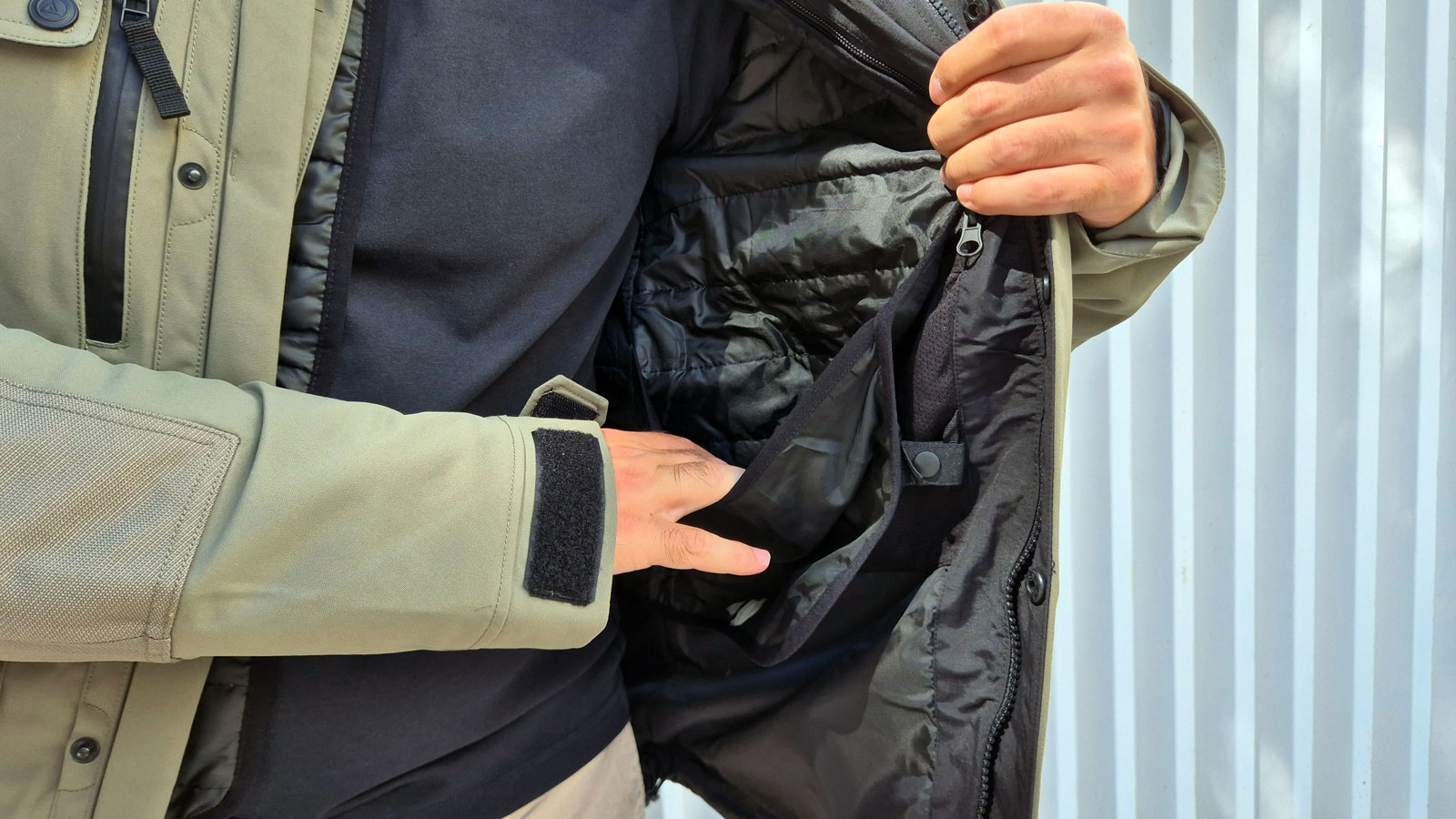 Είτε το φοράς με ή χωρίς την θερμική επένδυση το Oxford Barkston D2D διαθέτει μία εσωτερική τσέπη. 