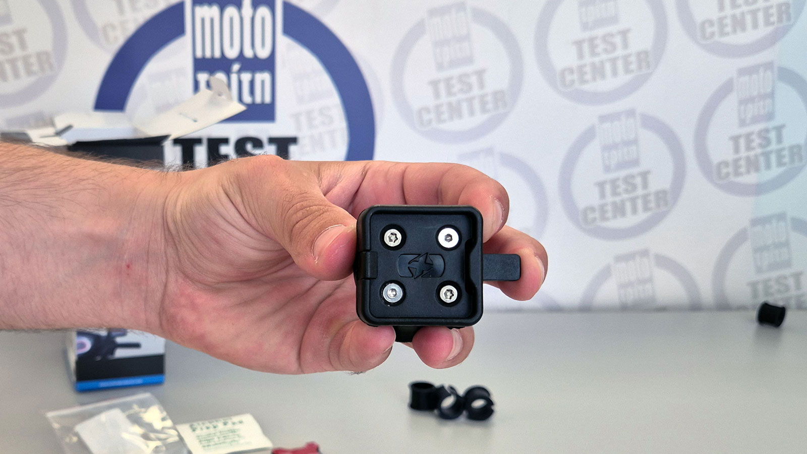 Παρουσίαση βάσεις κινητού Oxford Cliqr: Πλήρης ευελιξία, 10άδες συνδυασμοί